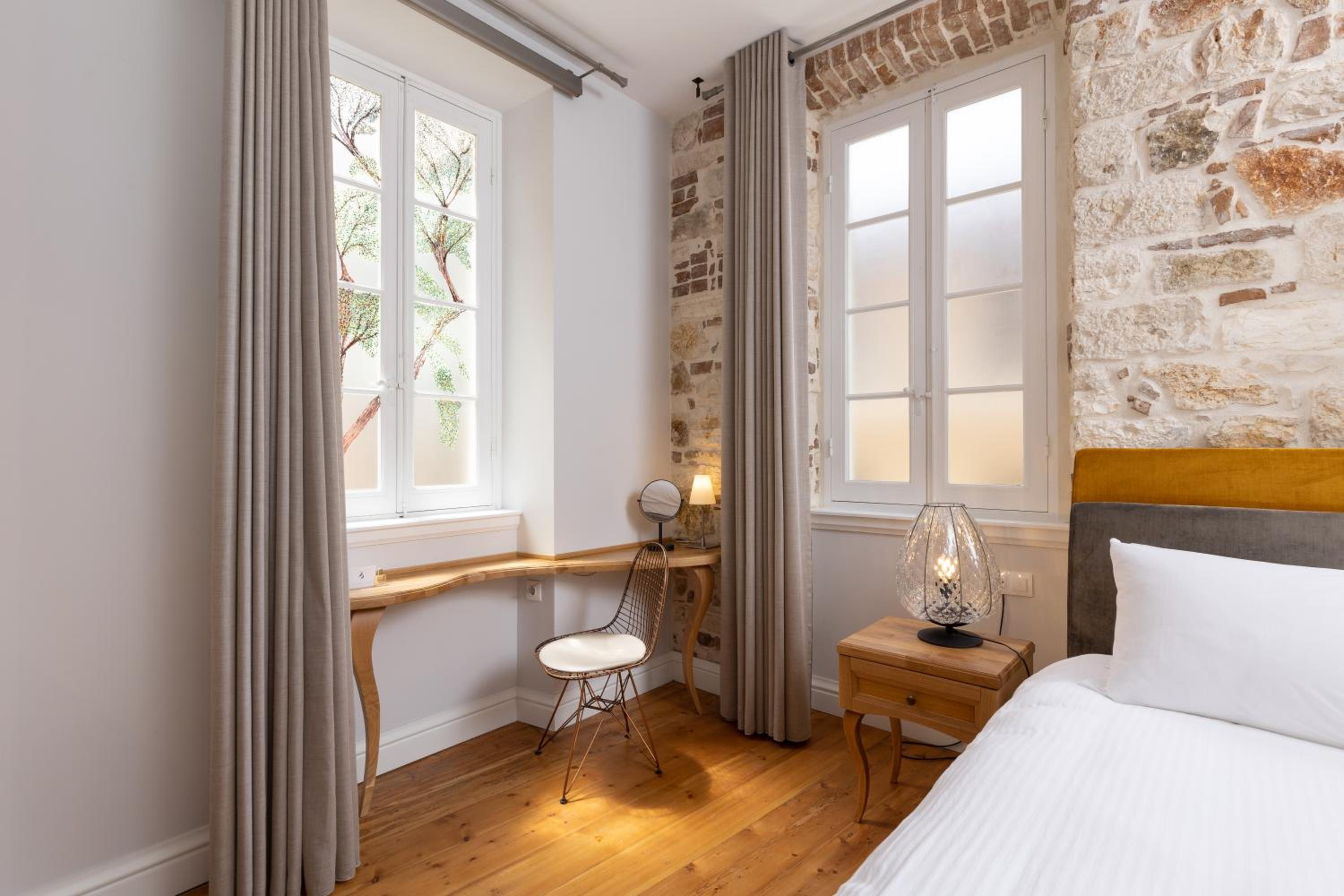 Deluxe Double Room with Garden View - Photo 7