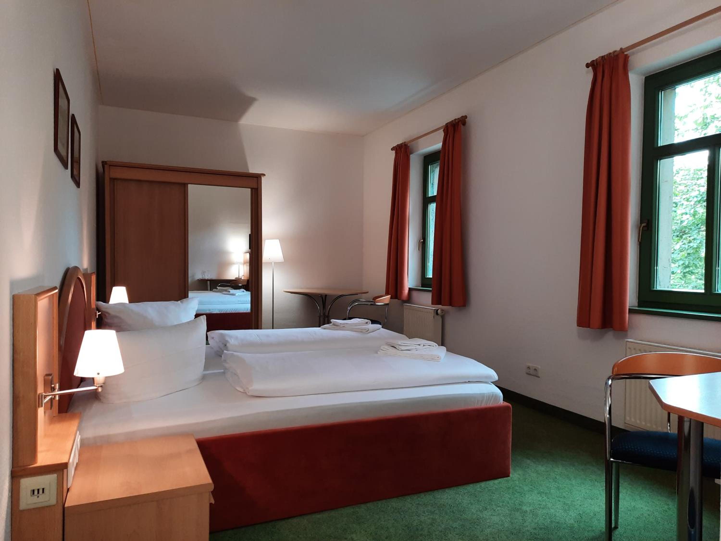 Double Room with Private Bathroom - Photo 1