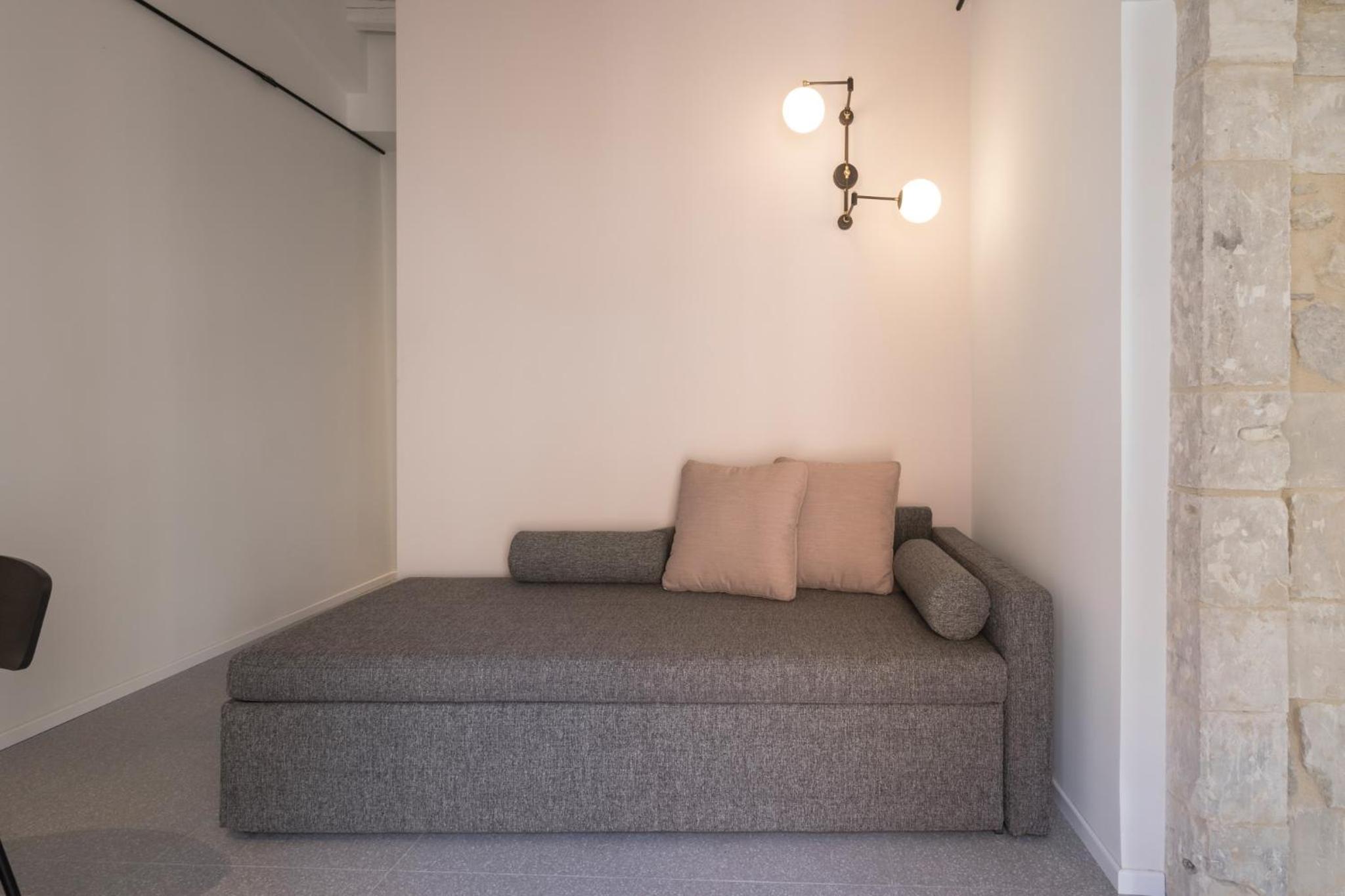Deluxe Suite - Photo 6