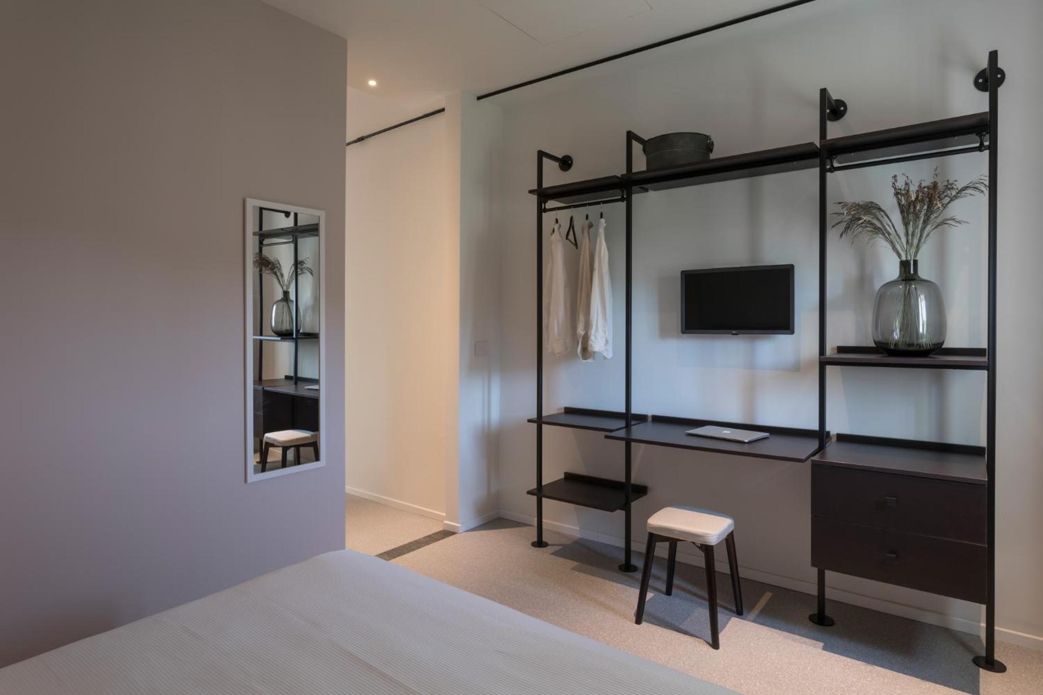 Deluxe Suite - Photo 13