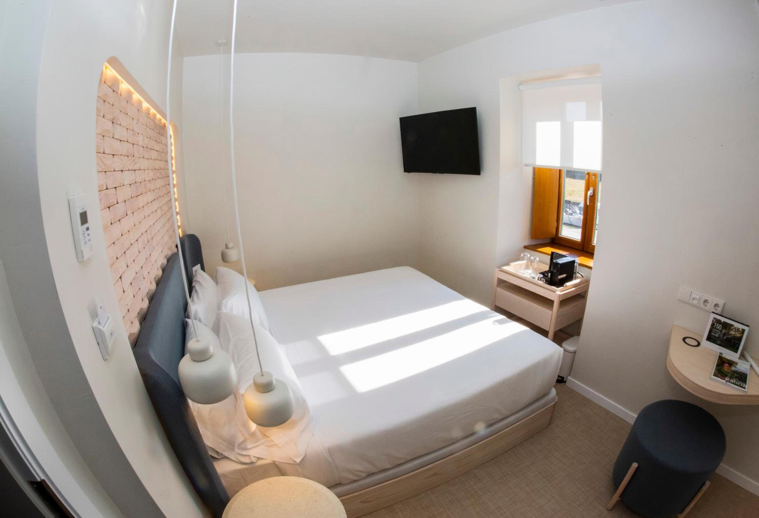 Standard Double Room - Photo 8