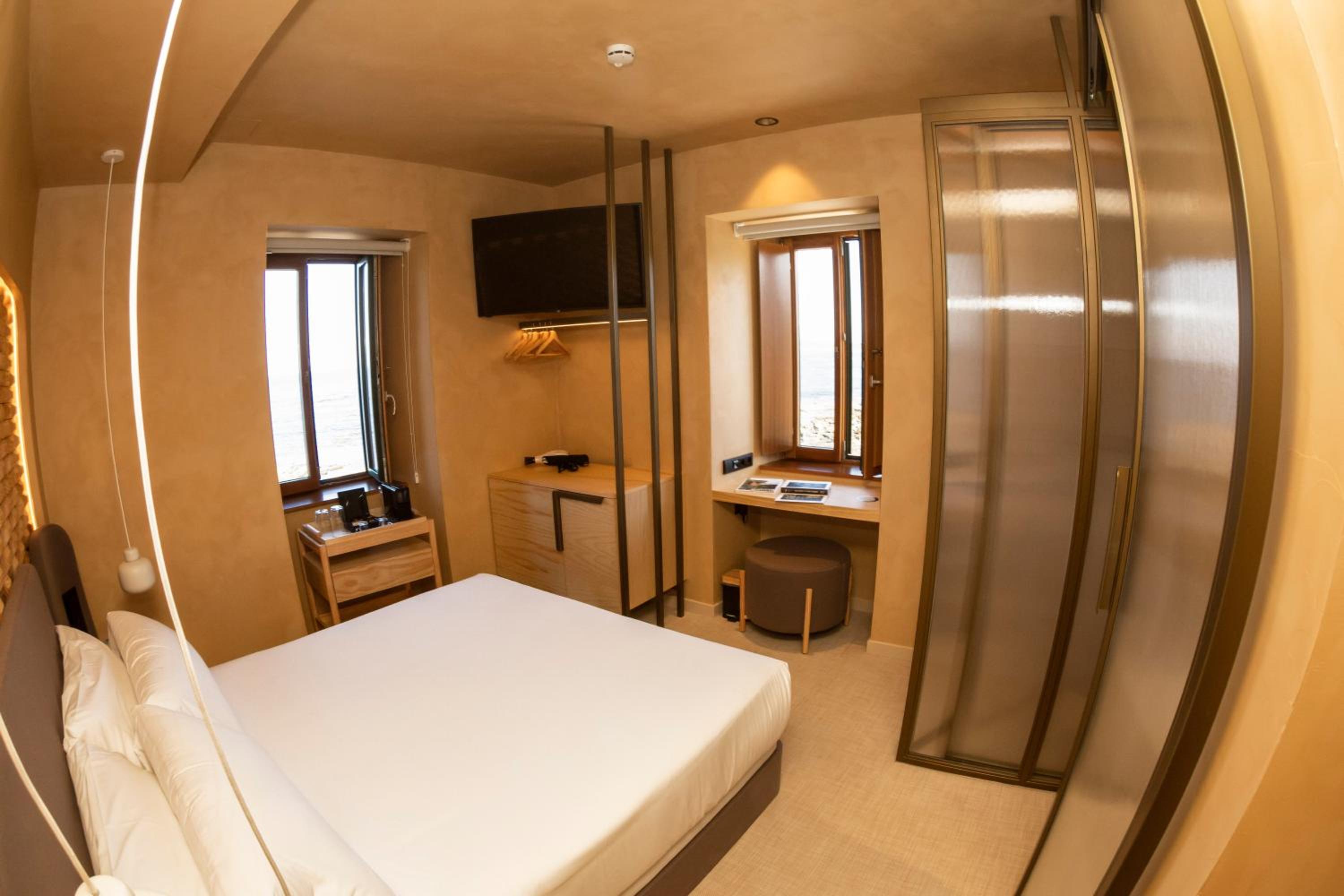 Deluxe Double Room - Photo 8