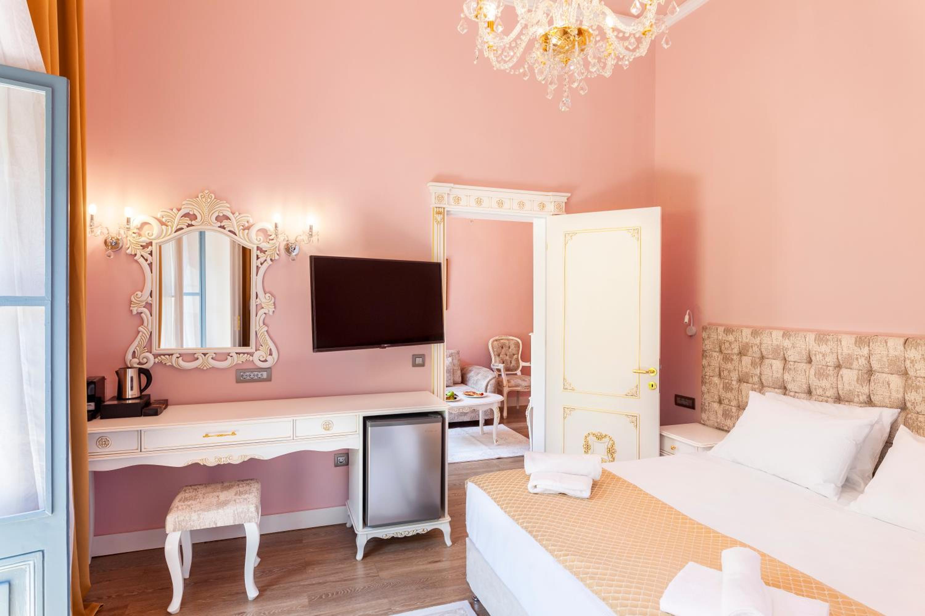 Executive Suite - Photo 11