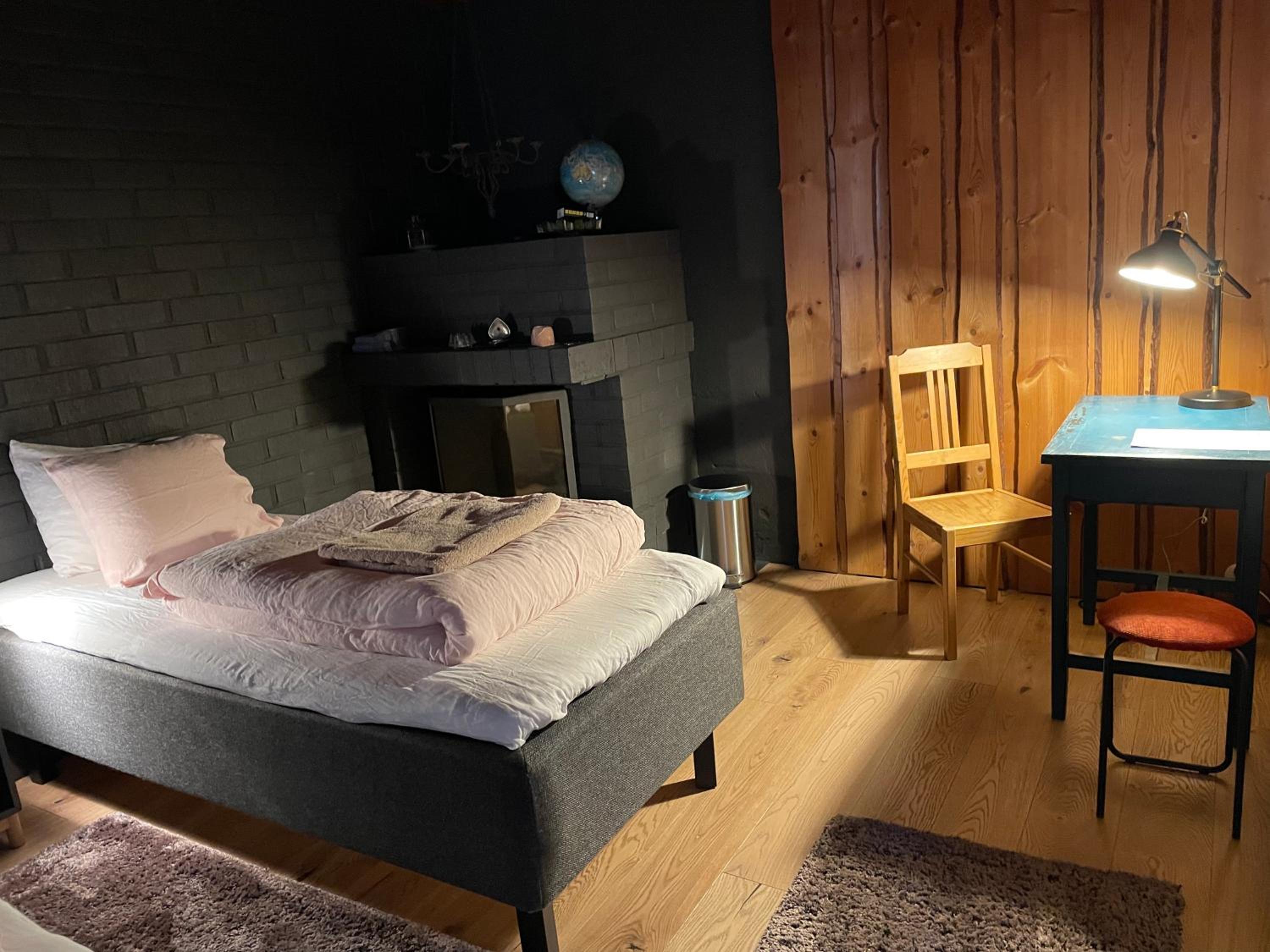 Double or Twin Room with Shared Bathroom photo 3