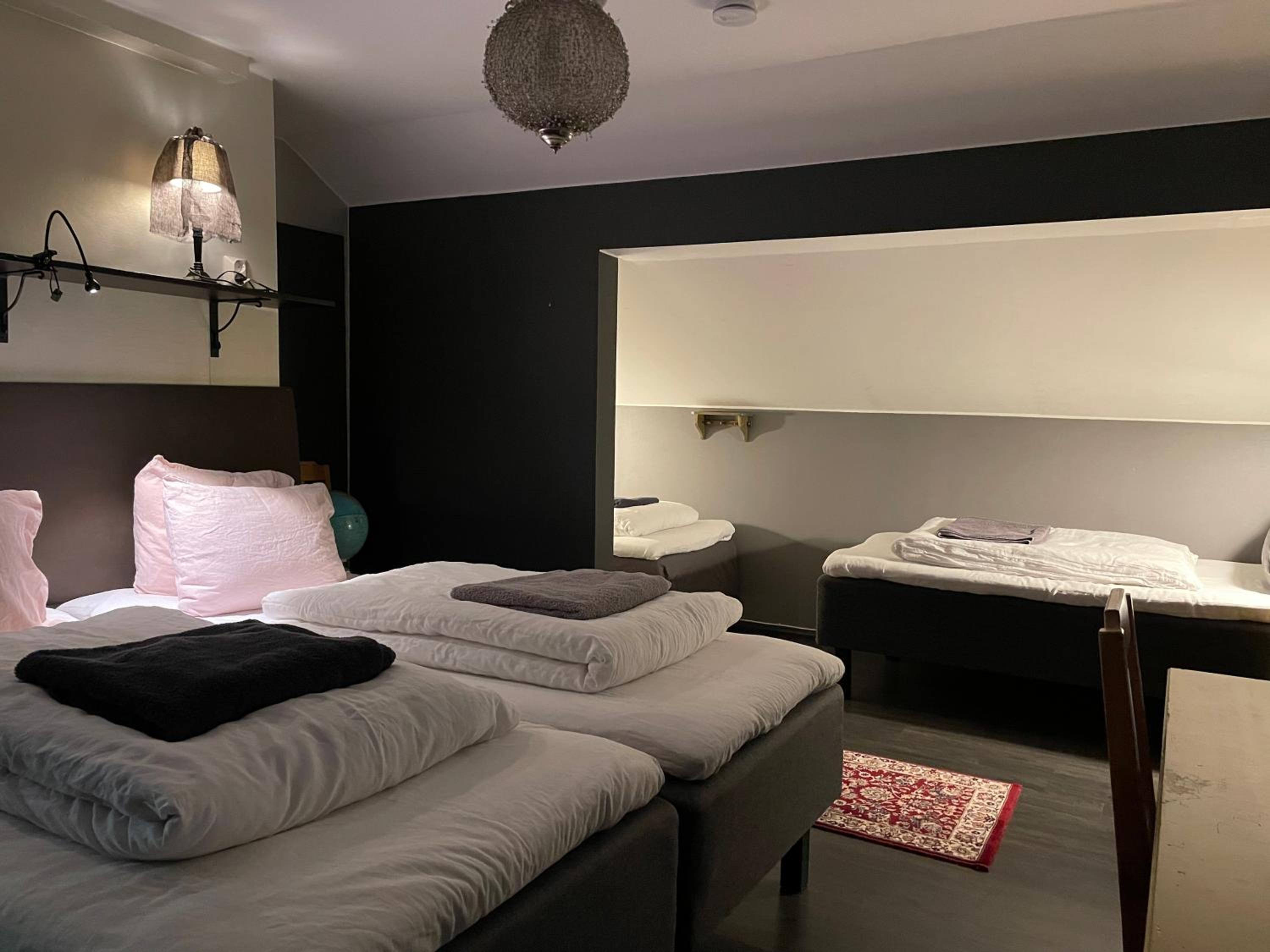Quadruple Room with Shared Bathroom photo 3