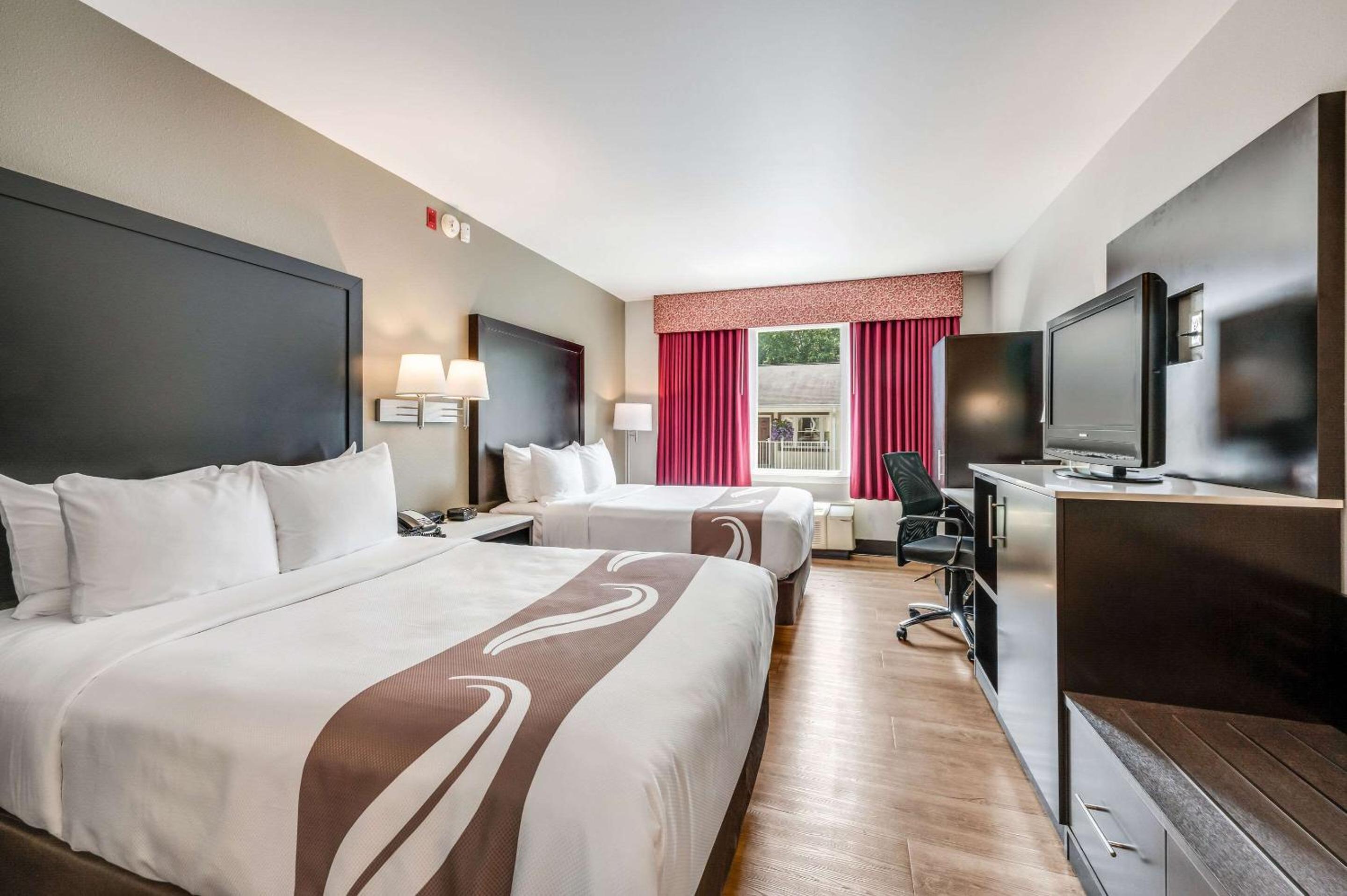 Standard Double Room with Two Double Beds - Non-Smoking - Photo 10