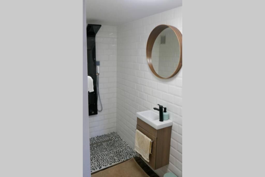 Three-Bedroom House photo 2