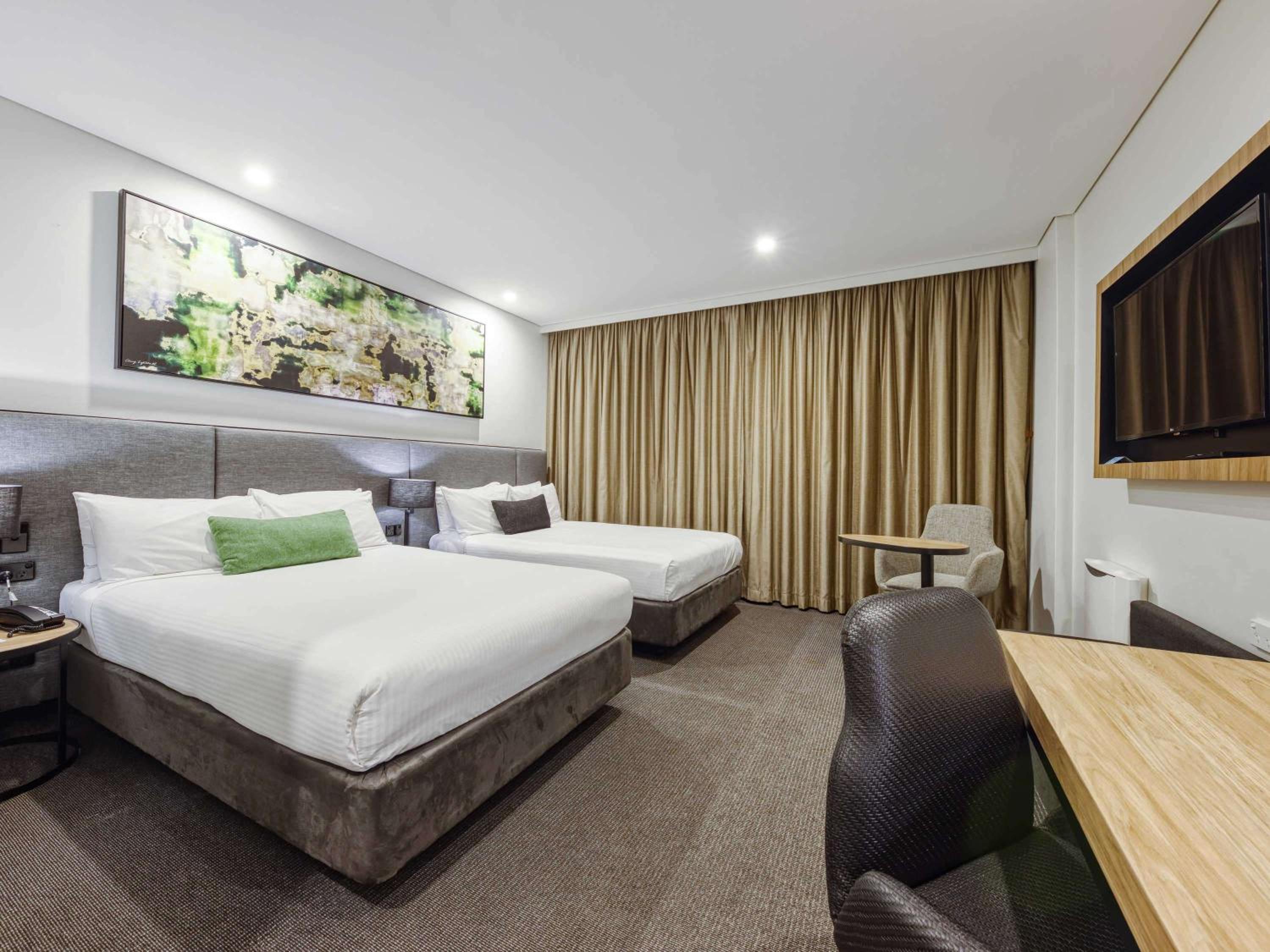 Superior Double Room with Two Double Beds - Photo 11