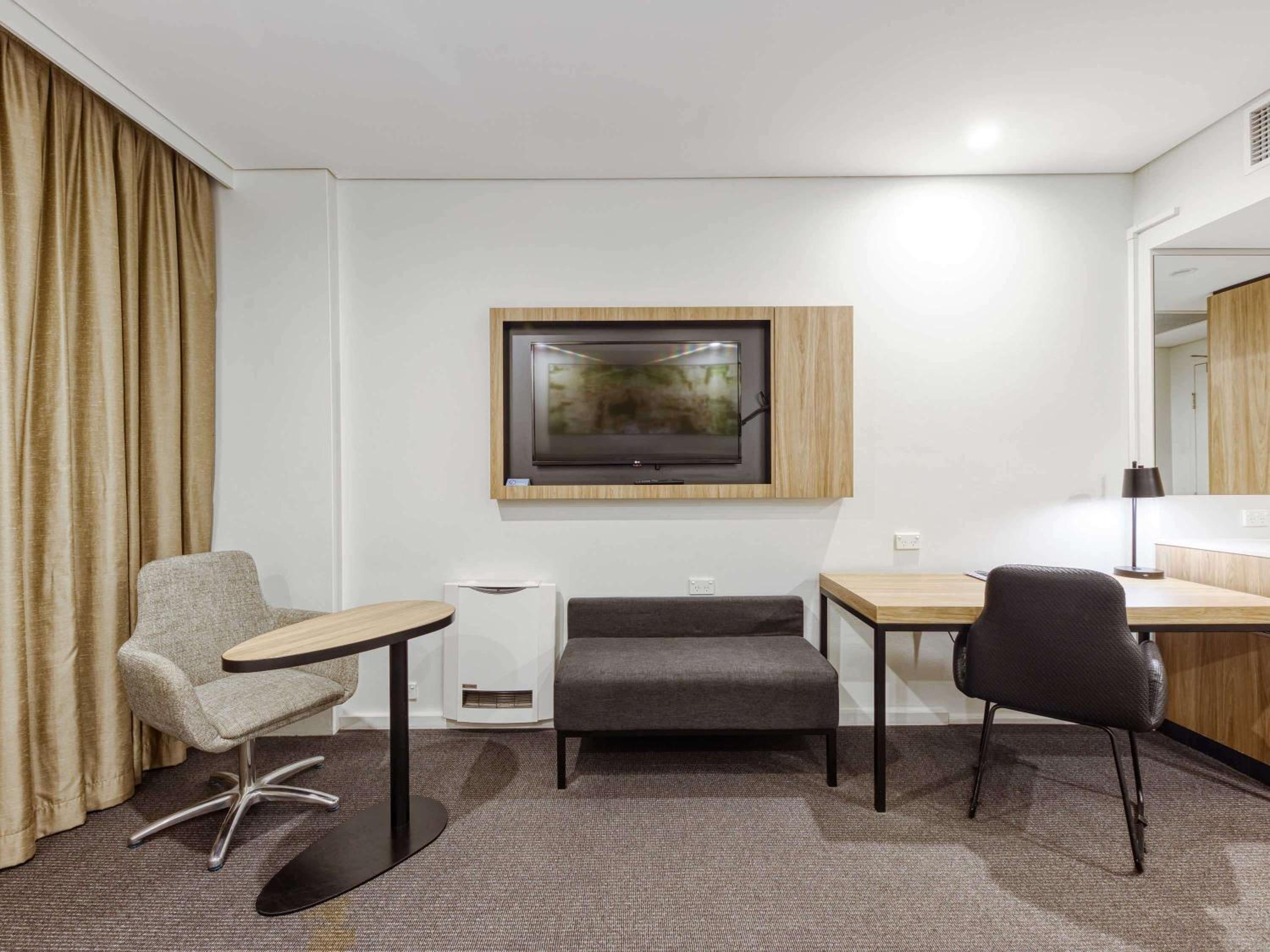 Superior Double Room with Two Double Beds - Photo 9