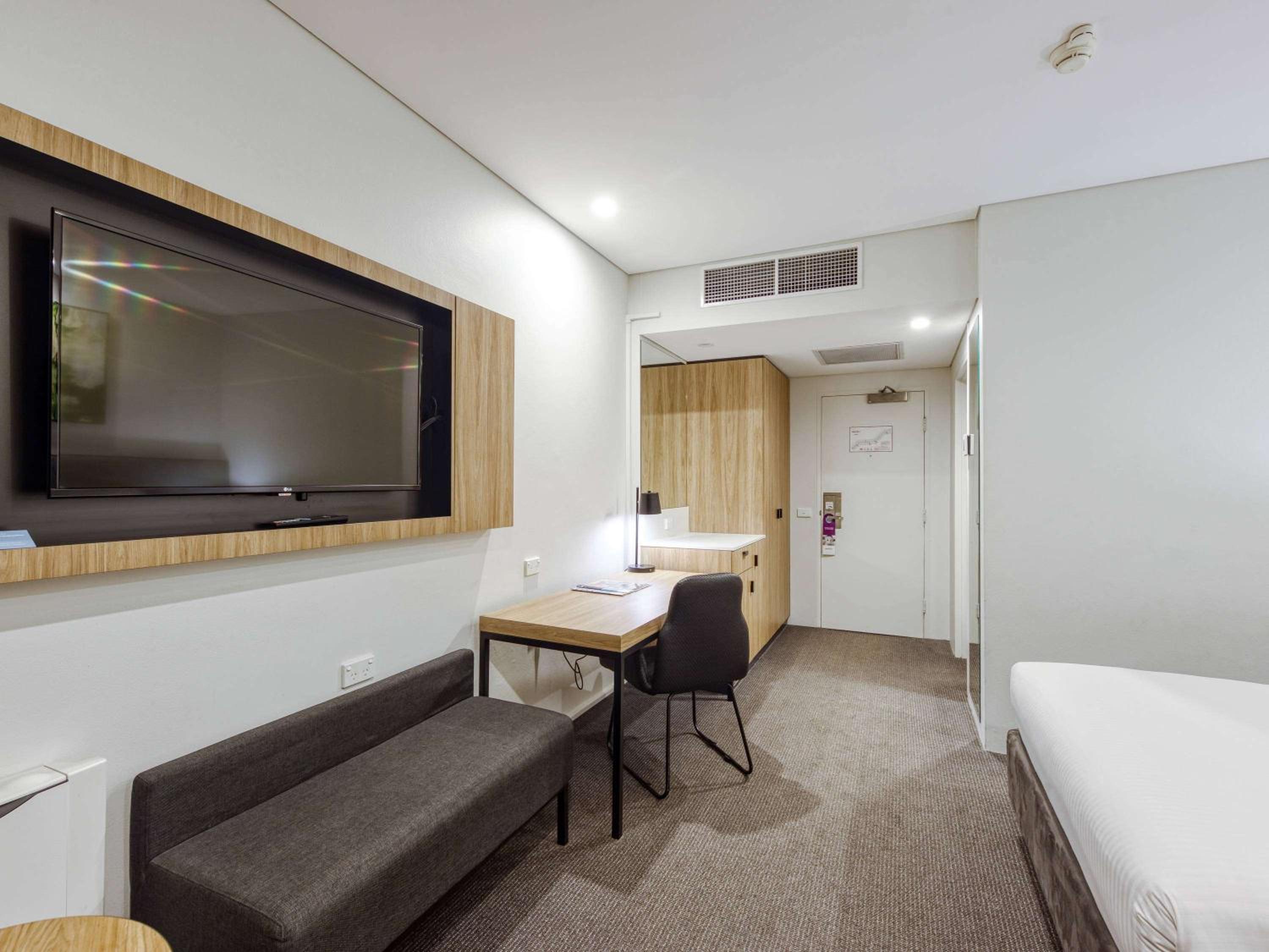 Superior Double Room with Two Double Beds - Photo 7