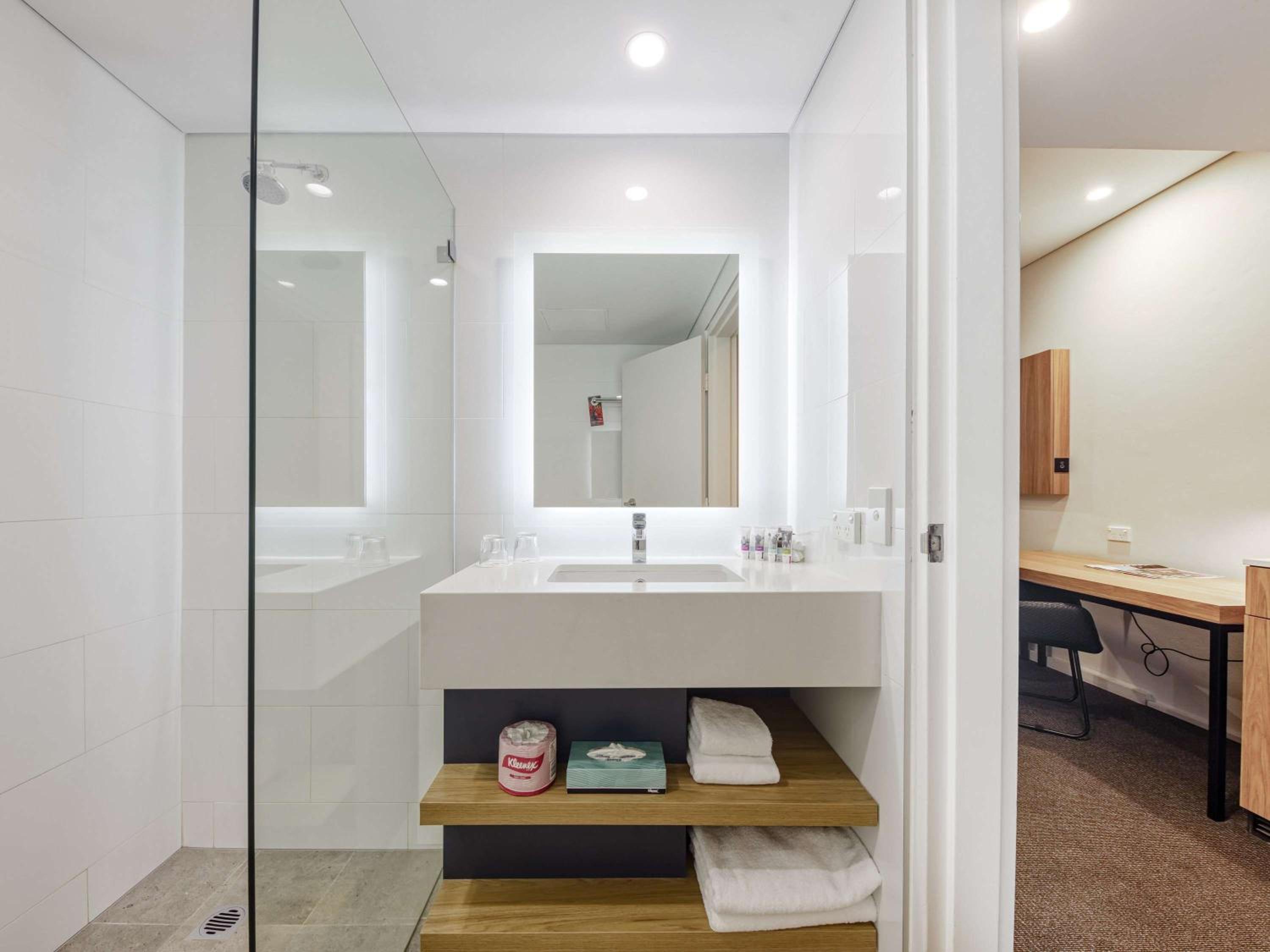 Superior Double Room with Two Double Beds - Photo 6