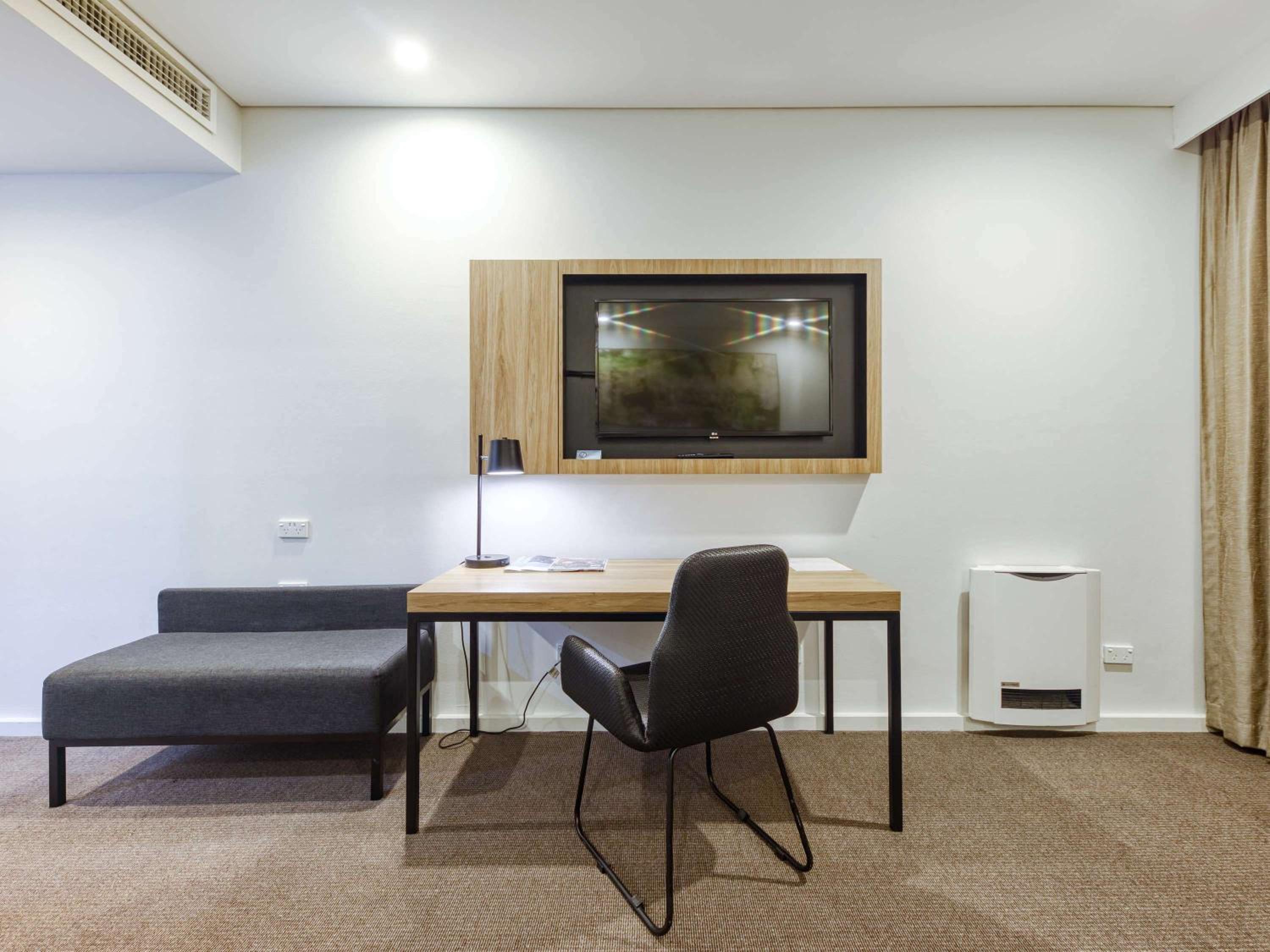 King Room with Courtyard View - Photo 5