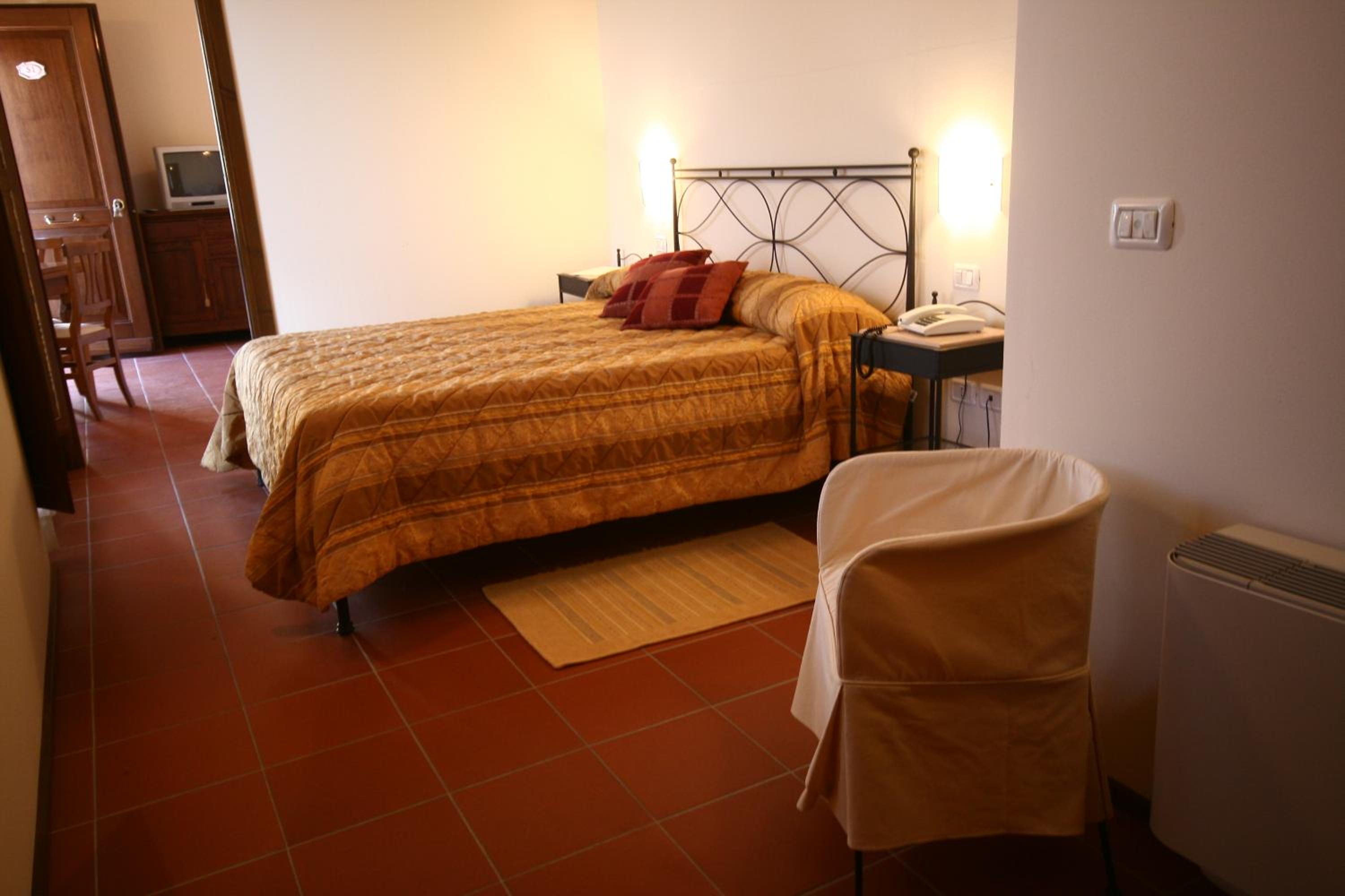 Standard Double or Twin Room photo 2