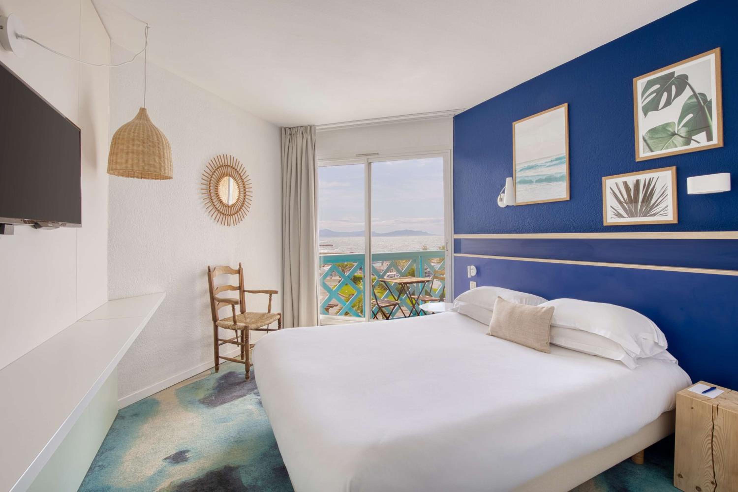 Deluxe Room - Photo 4