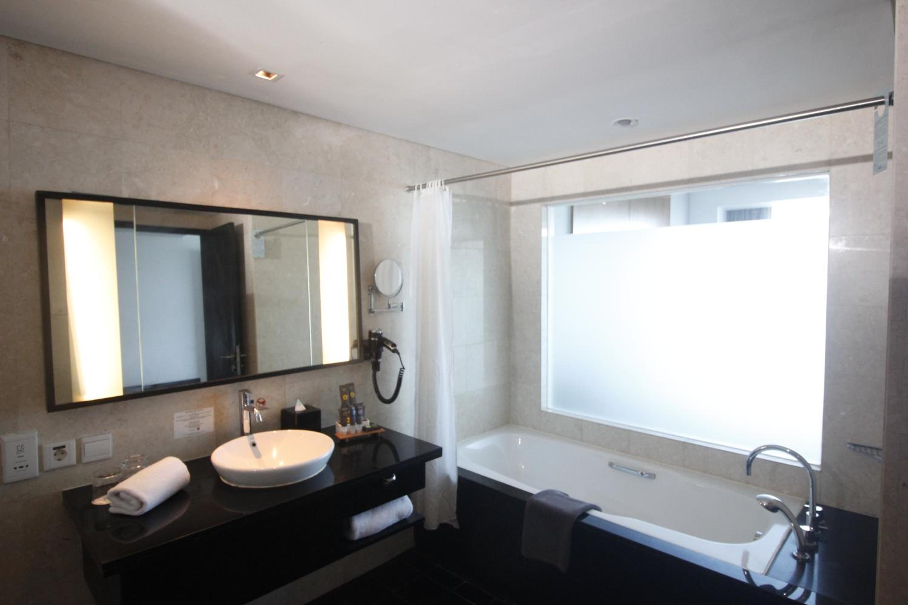 Business King Suite - Photo 5