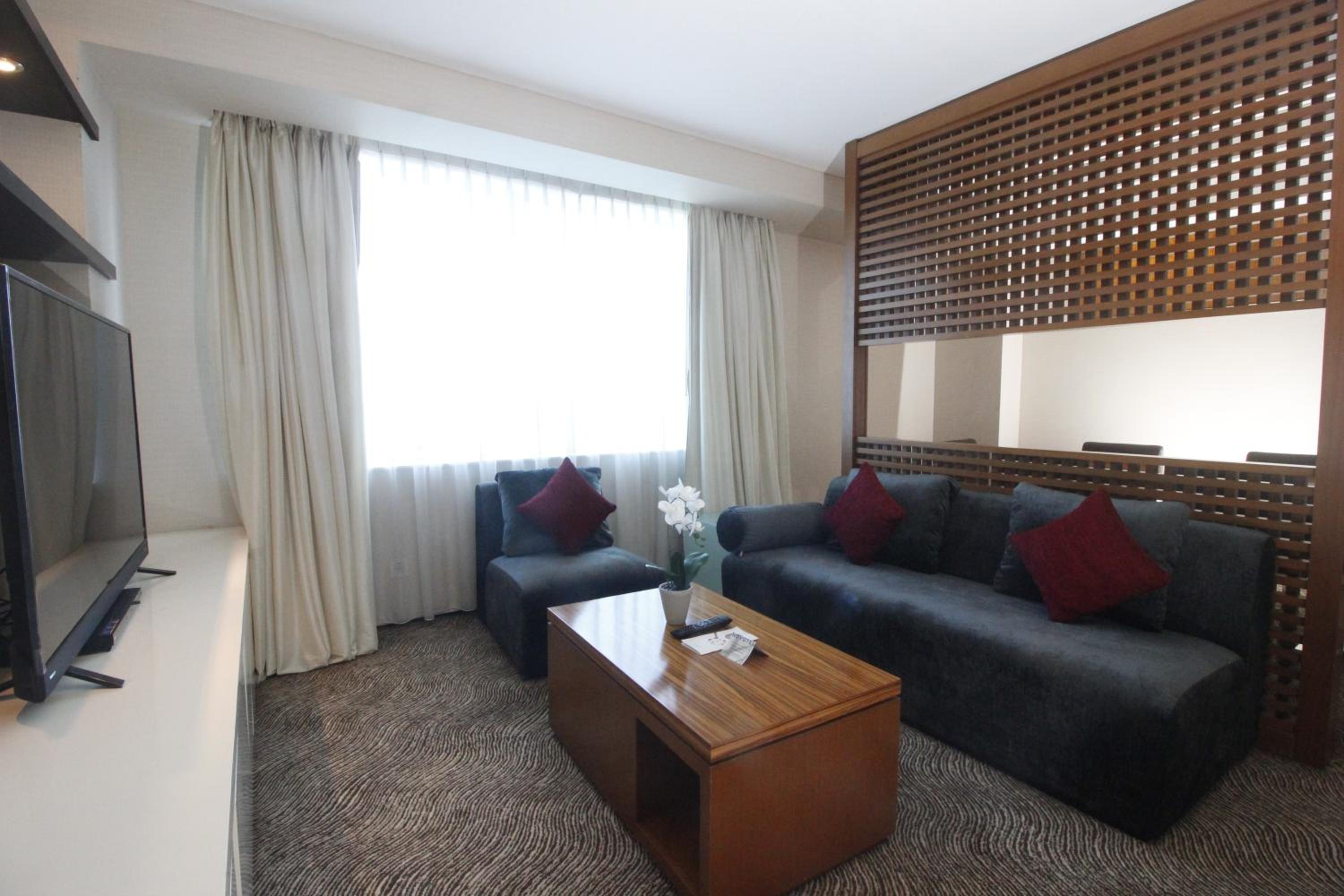 Business King Suite - Photo 3