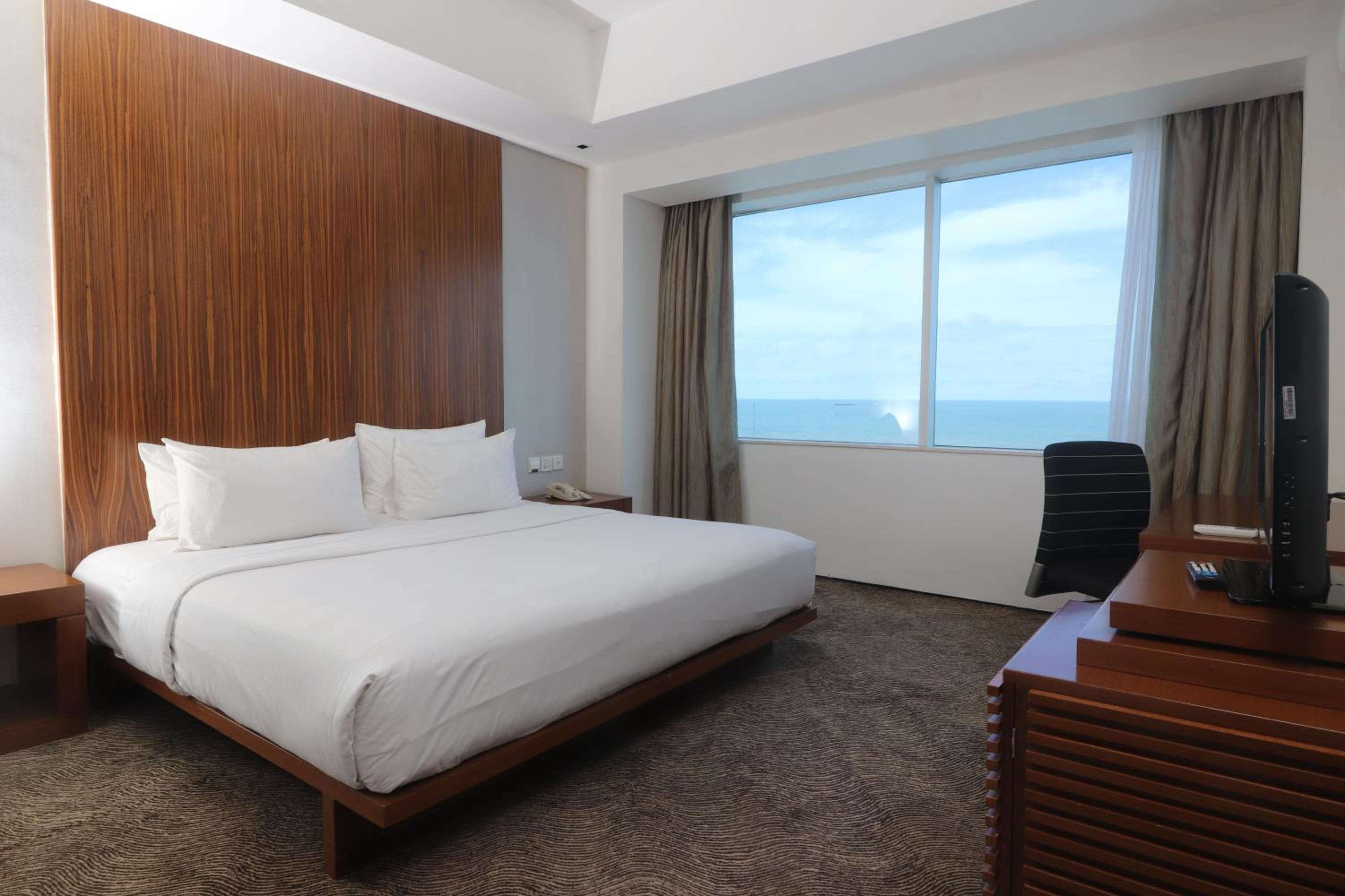 Business King Suite - Photo 6