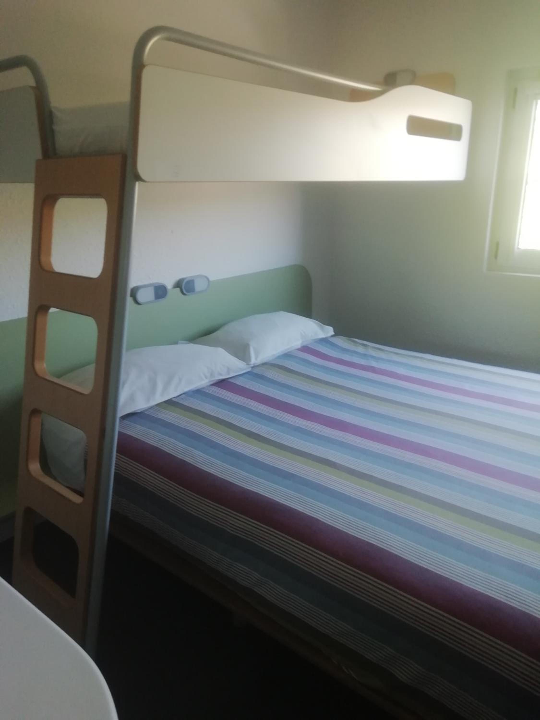 Standard Triple Room (Smoking) photo 3