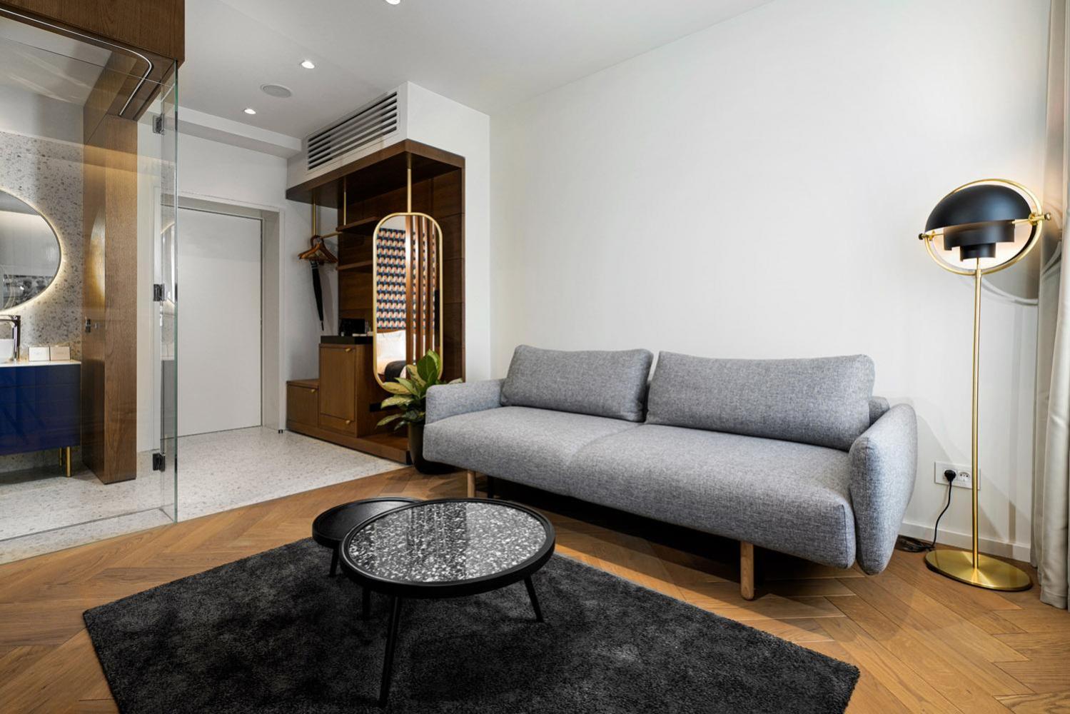 Executive Suite - Photo 4
