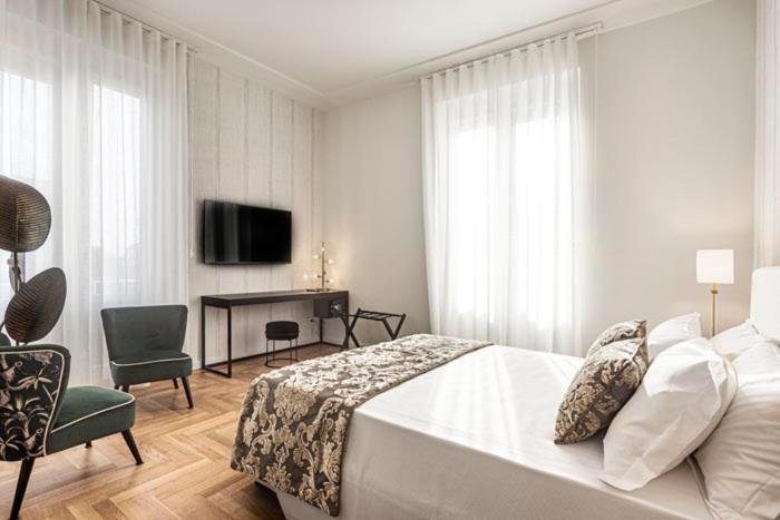 Deluxe Double Room with Balcony and Sea View - Photo 4