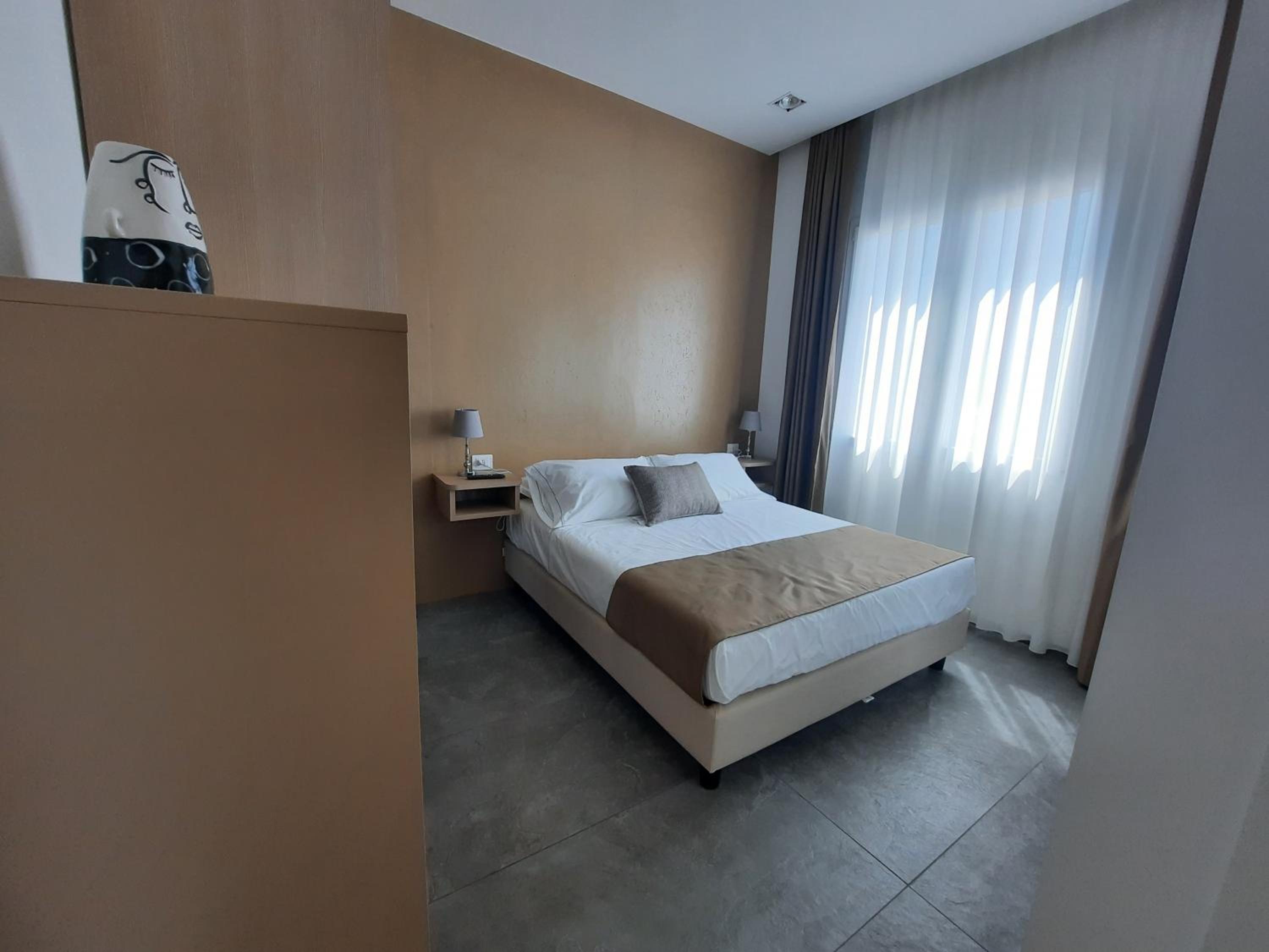 Double Room with Private Bathroom - Photo 6