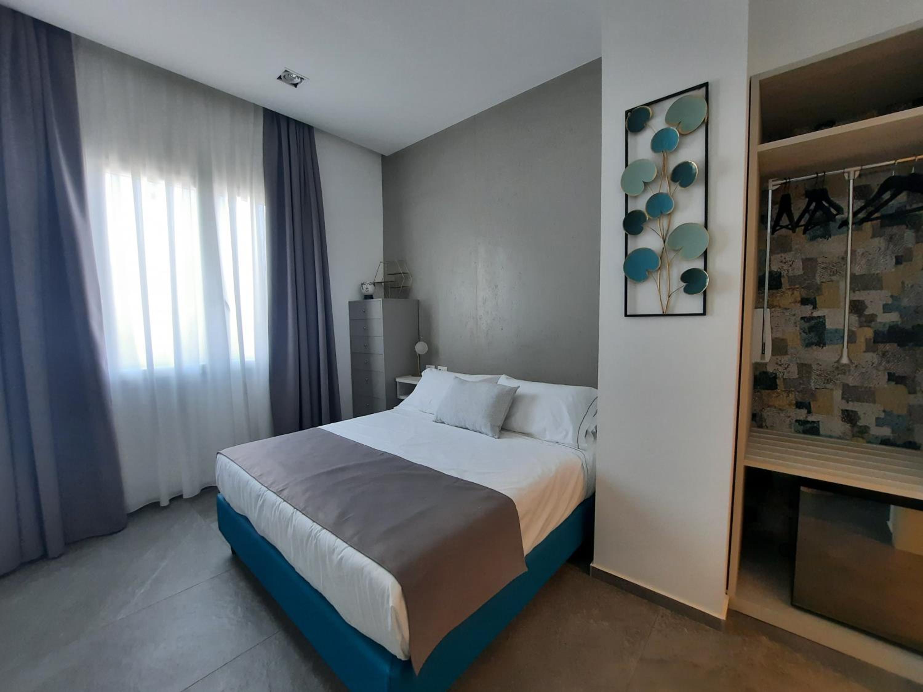 Double Room with Private Bathroom - Photo 9