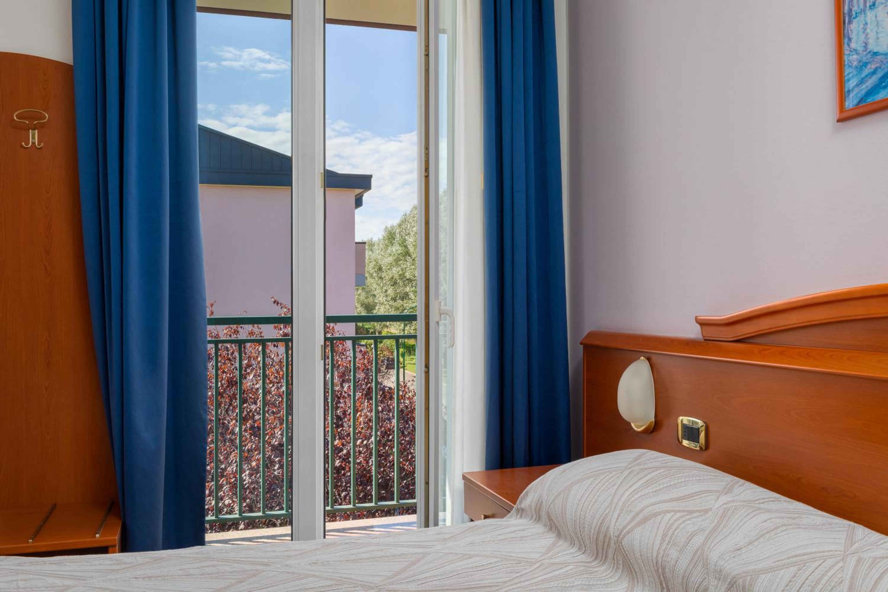 Double Room with Balcony - Photo 1