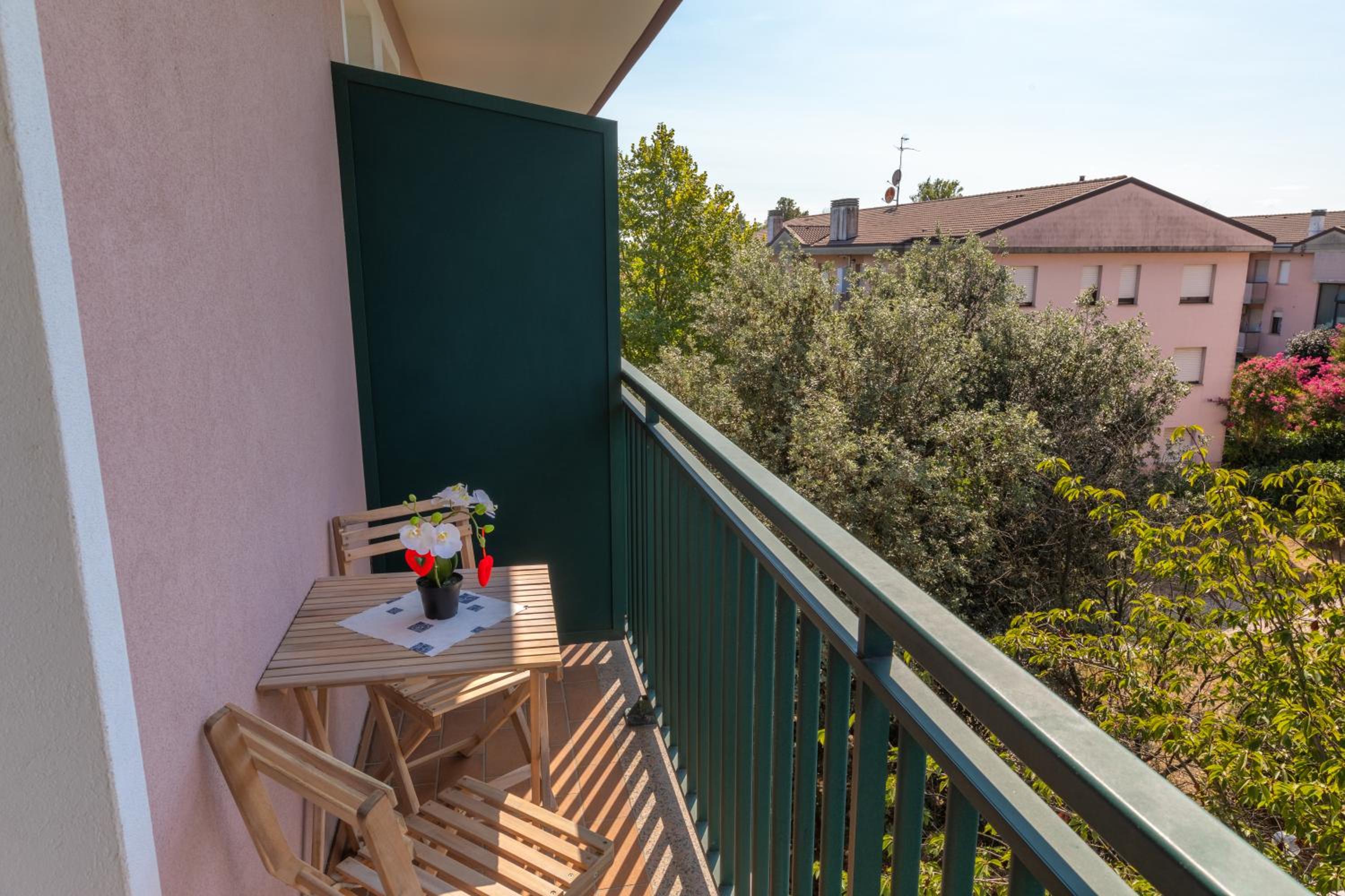 Double Room with Balcony - Photo 3