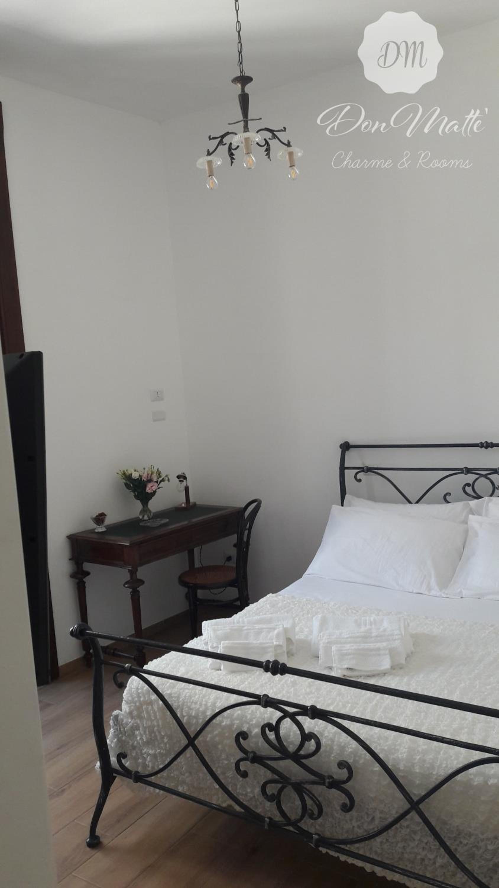 Deluxe Double Room with Balcony photo 2