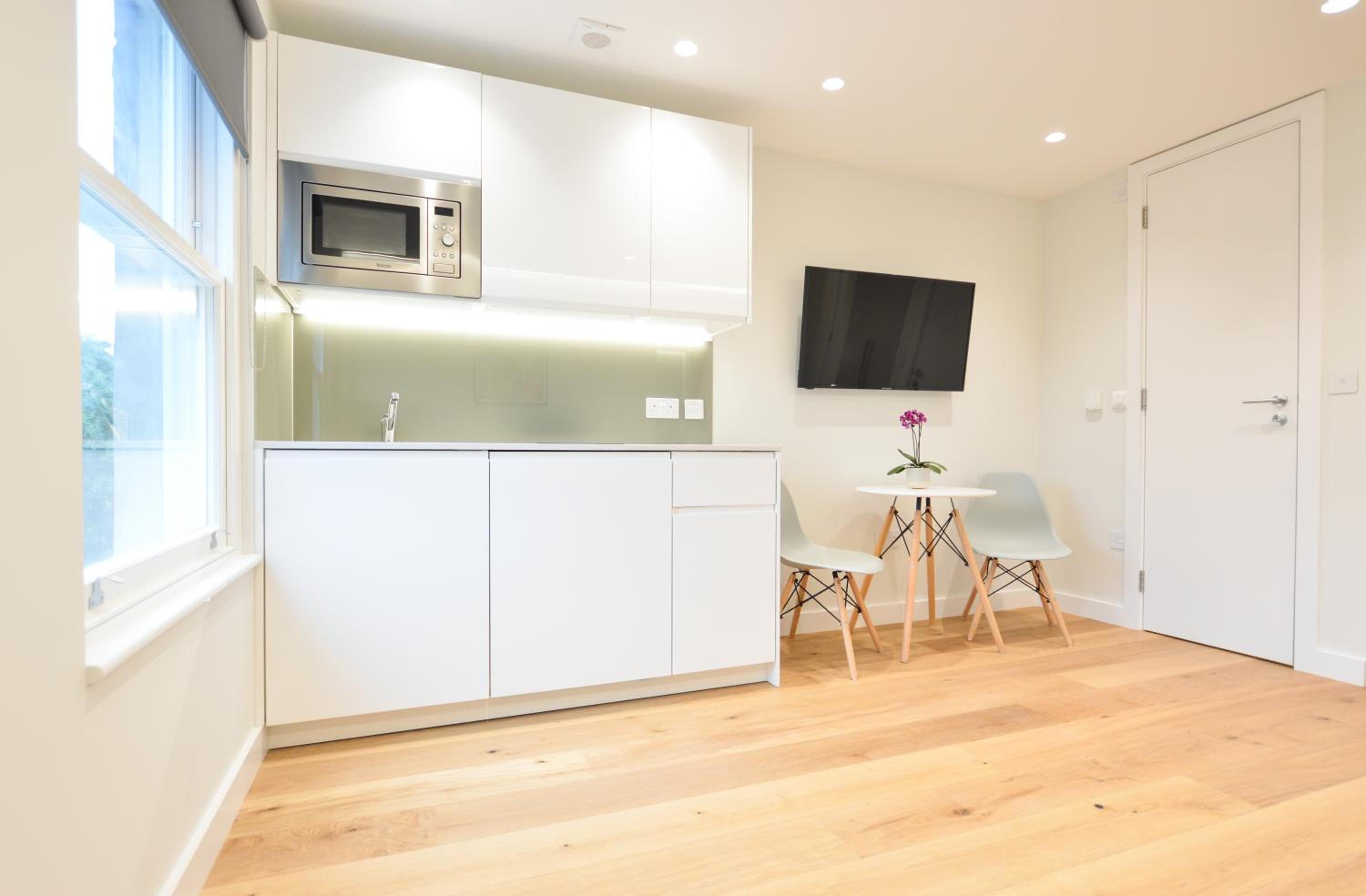 Top Floor One Bedroom Apartments photo 2