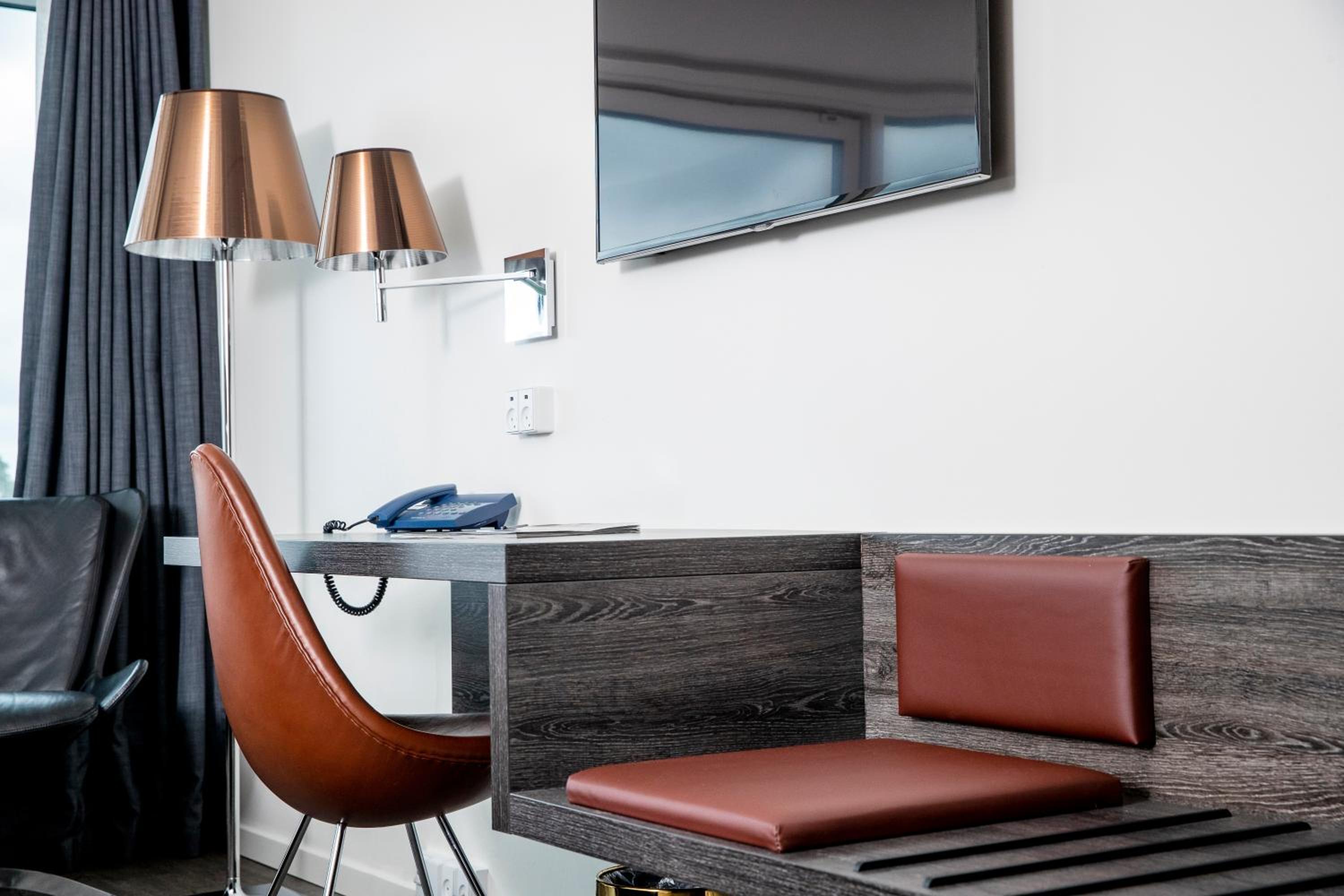 Standard Guest Room - Photo 12