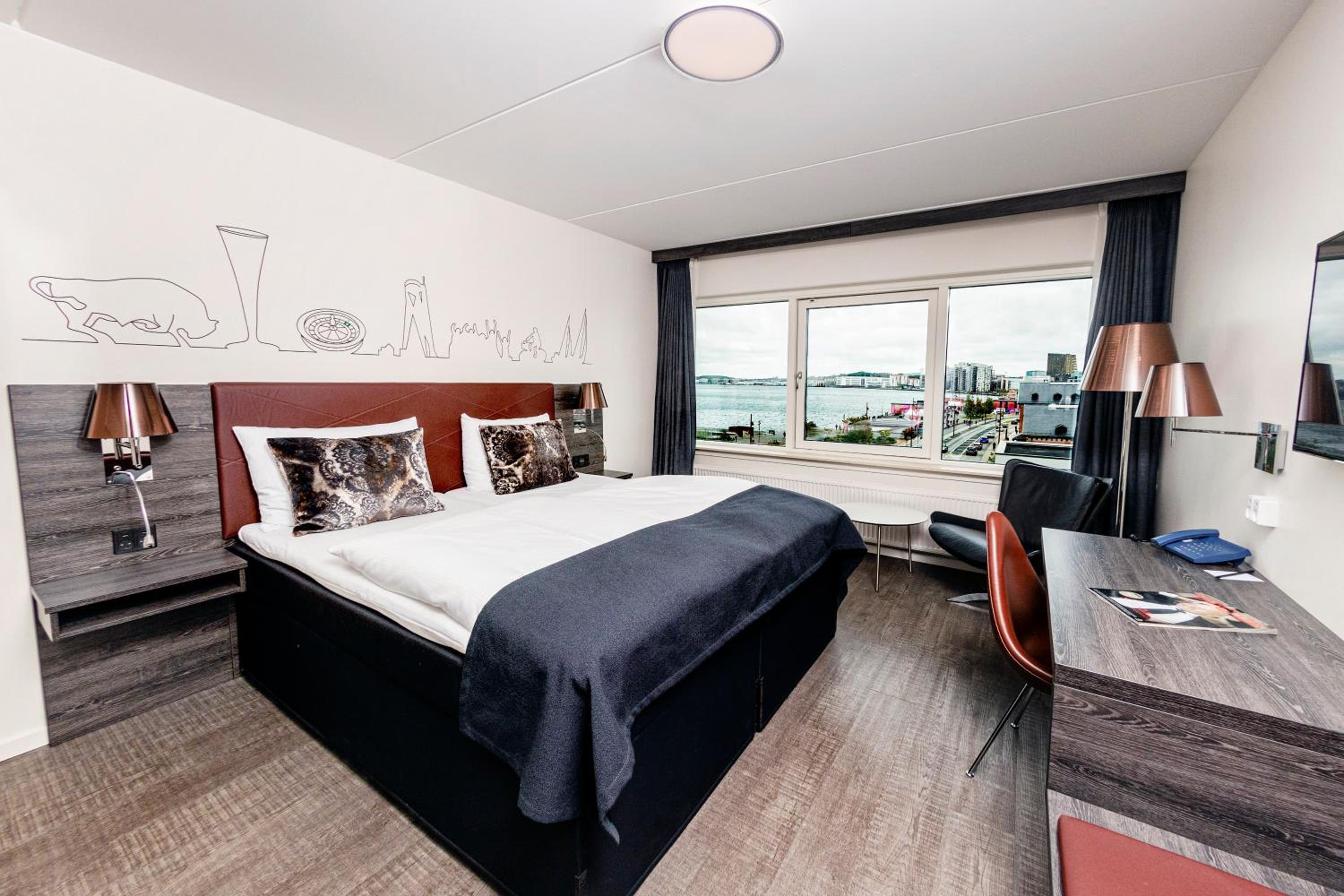 Standard Guest Room - Photo 11
