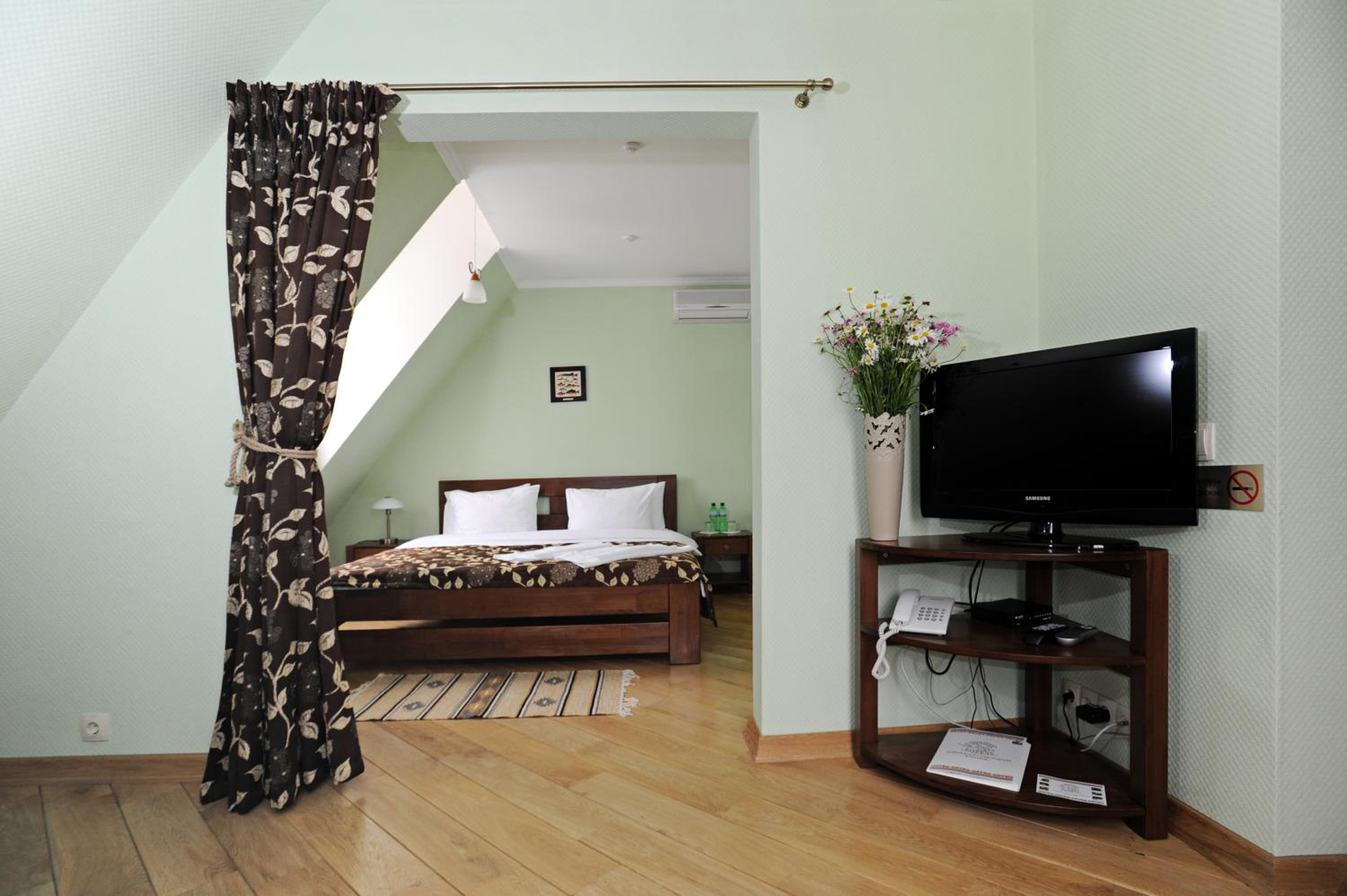 Family Room photo 2
