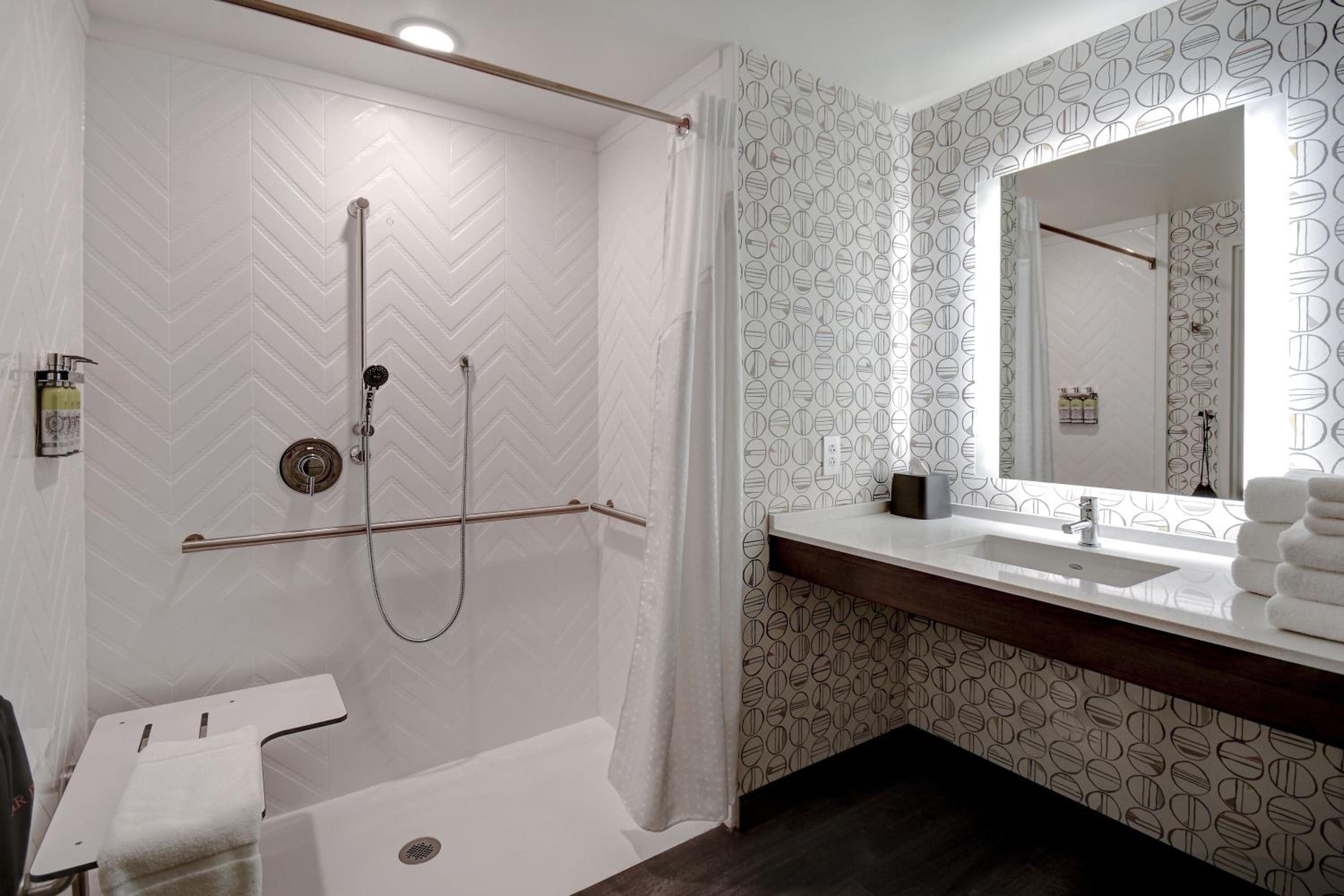 Standard King Room with Mobility Accessible Roll-In Shower - Photo 6