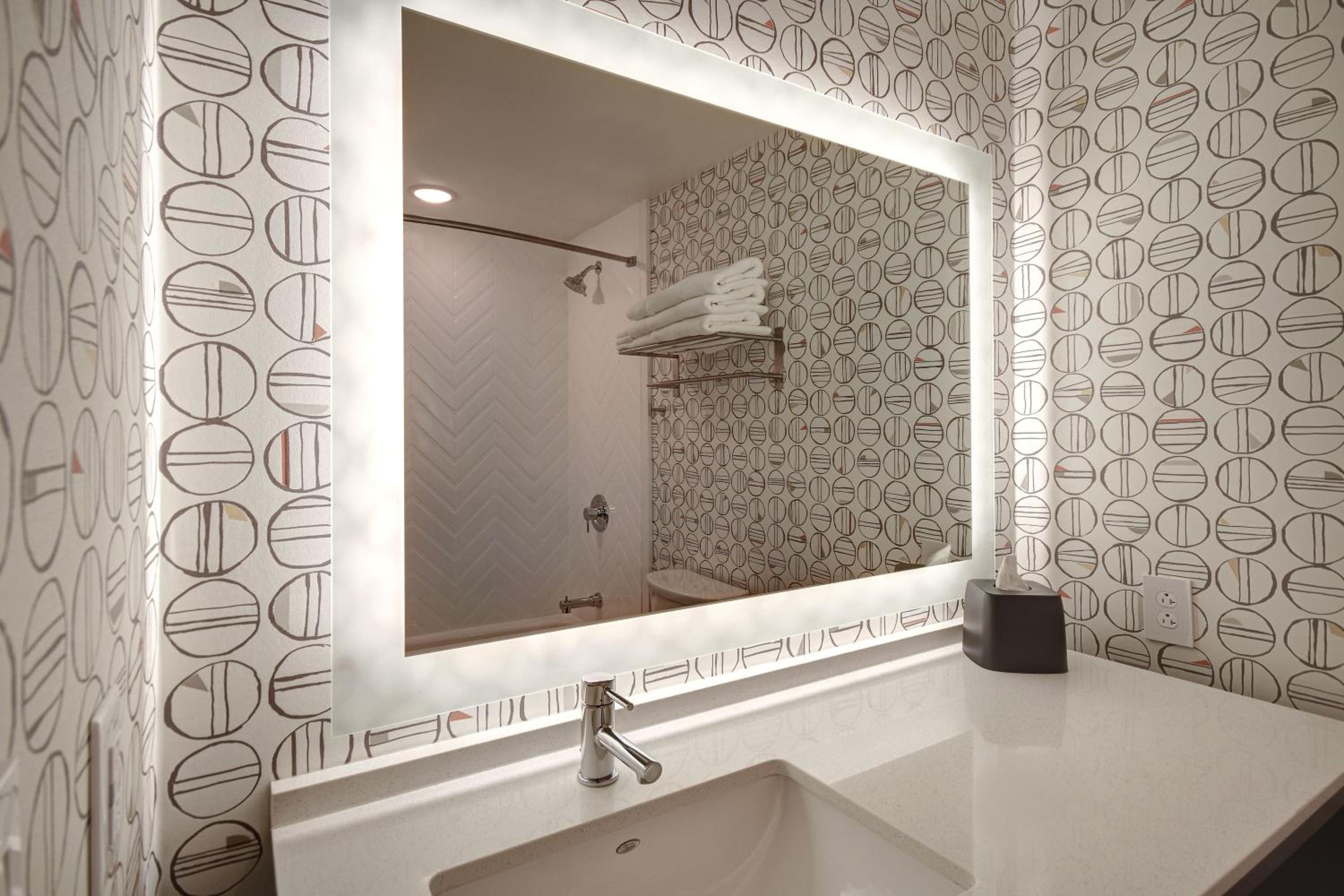 Standard King Room - Photo 4