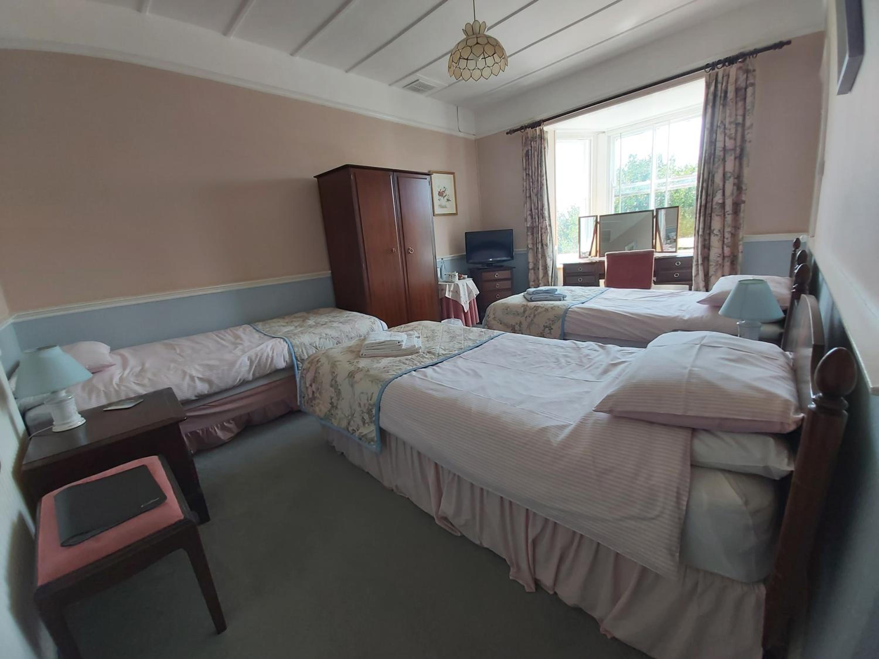Triple Room with Private Bathroom photo 1