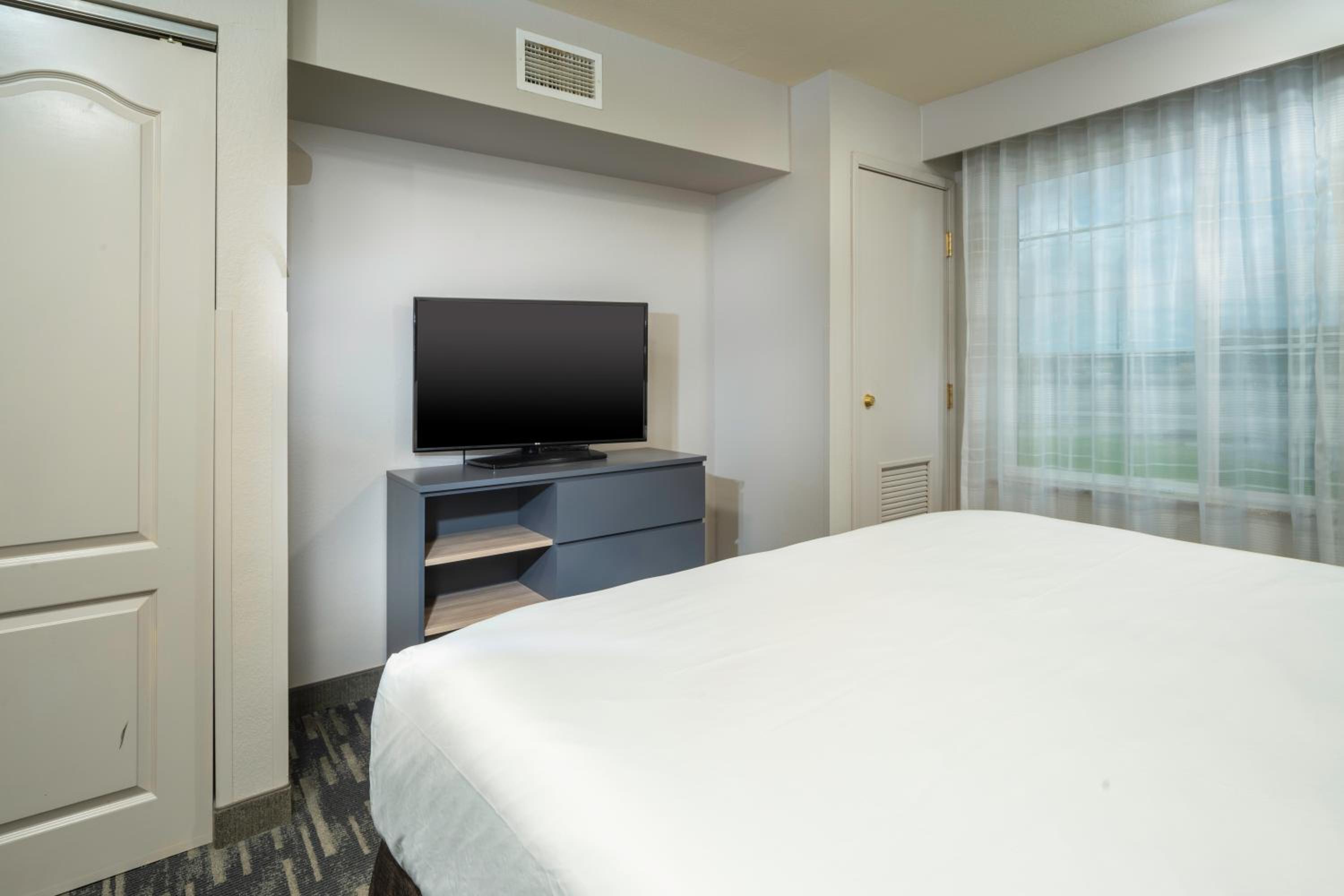 One-Bedroom Suite with Sofa Bed - Non-Smoking - Photo 5