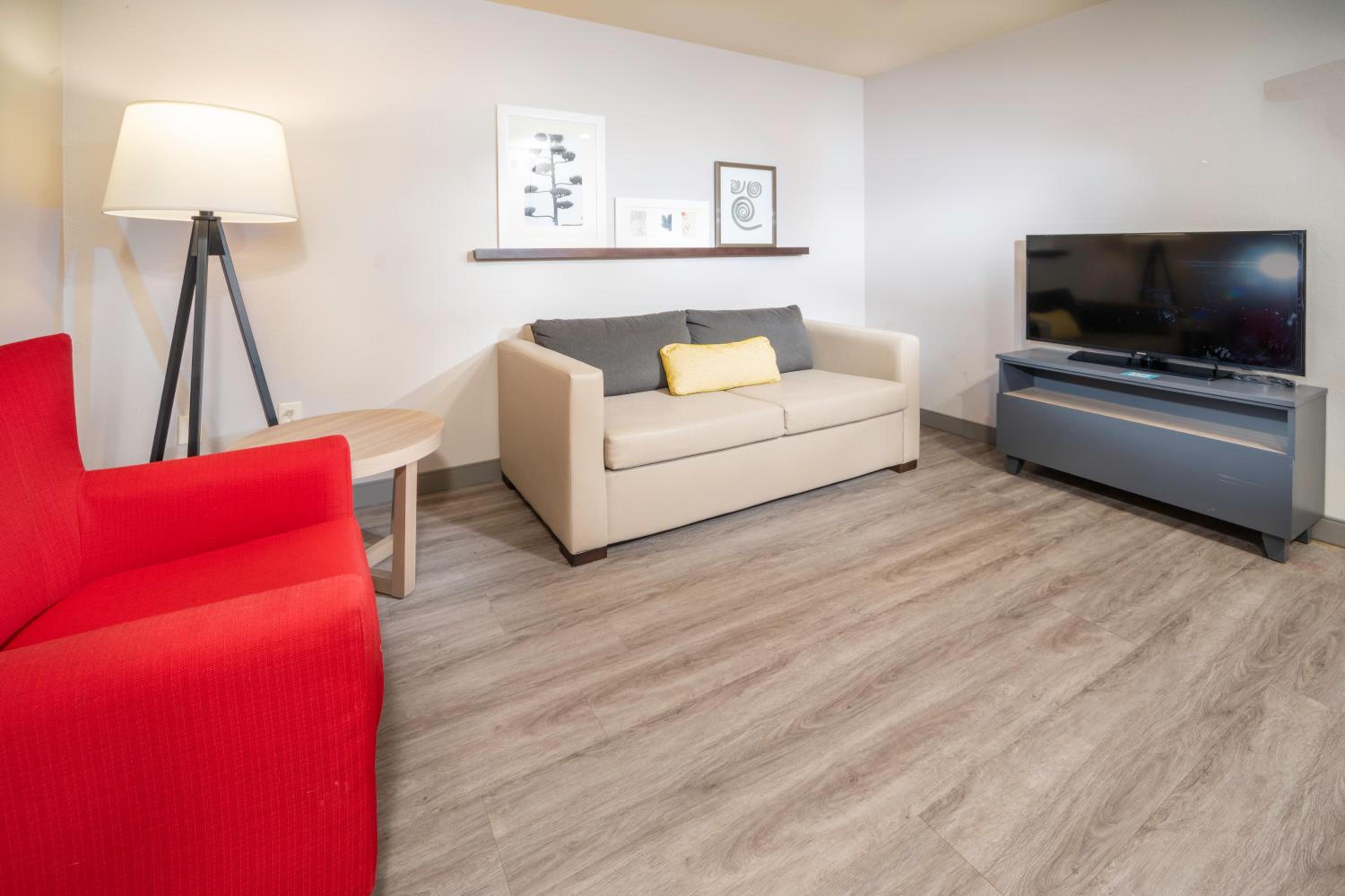 One-Bedroom Suite with Sofa Bed - Non-Smoking - Photo 3