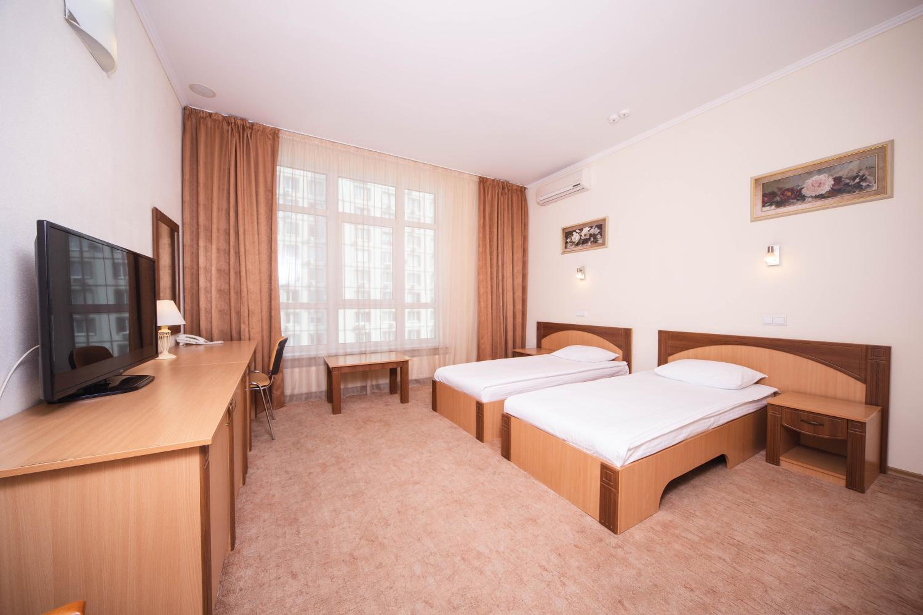 Superior Double or Twin Room with City View photo 2