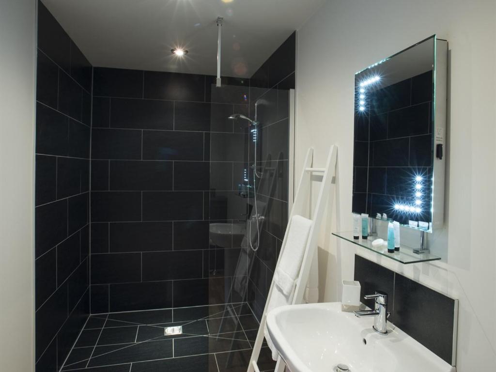 Deluxe King Room - Photo 4