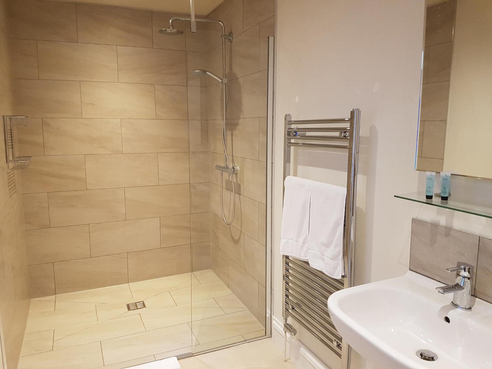 Deluxe King Room - Photo 5