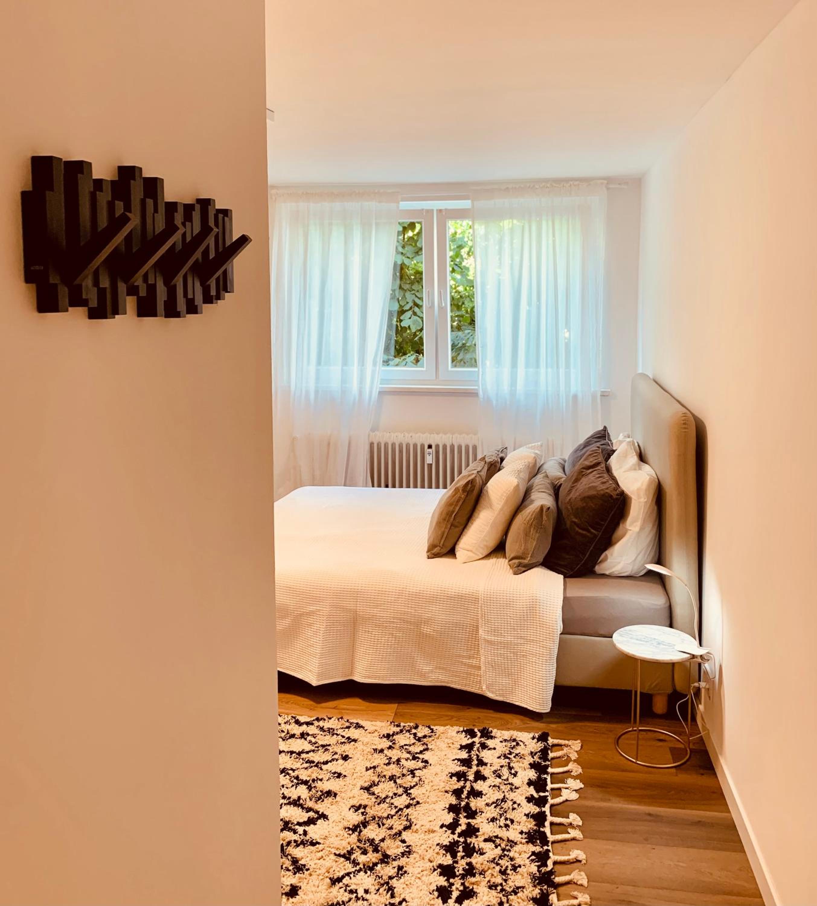 One-Bedroom Apartment photo 2