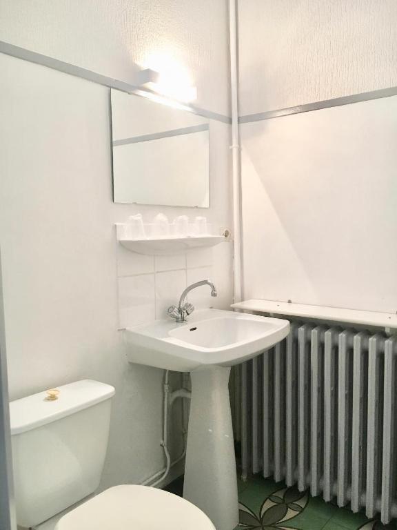 Quadruple Room with Shared Bathroom photo 3