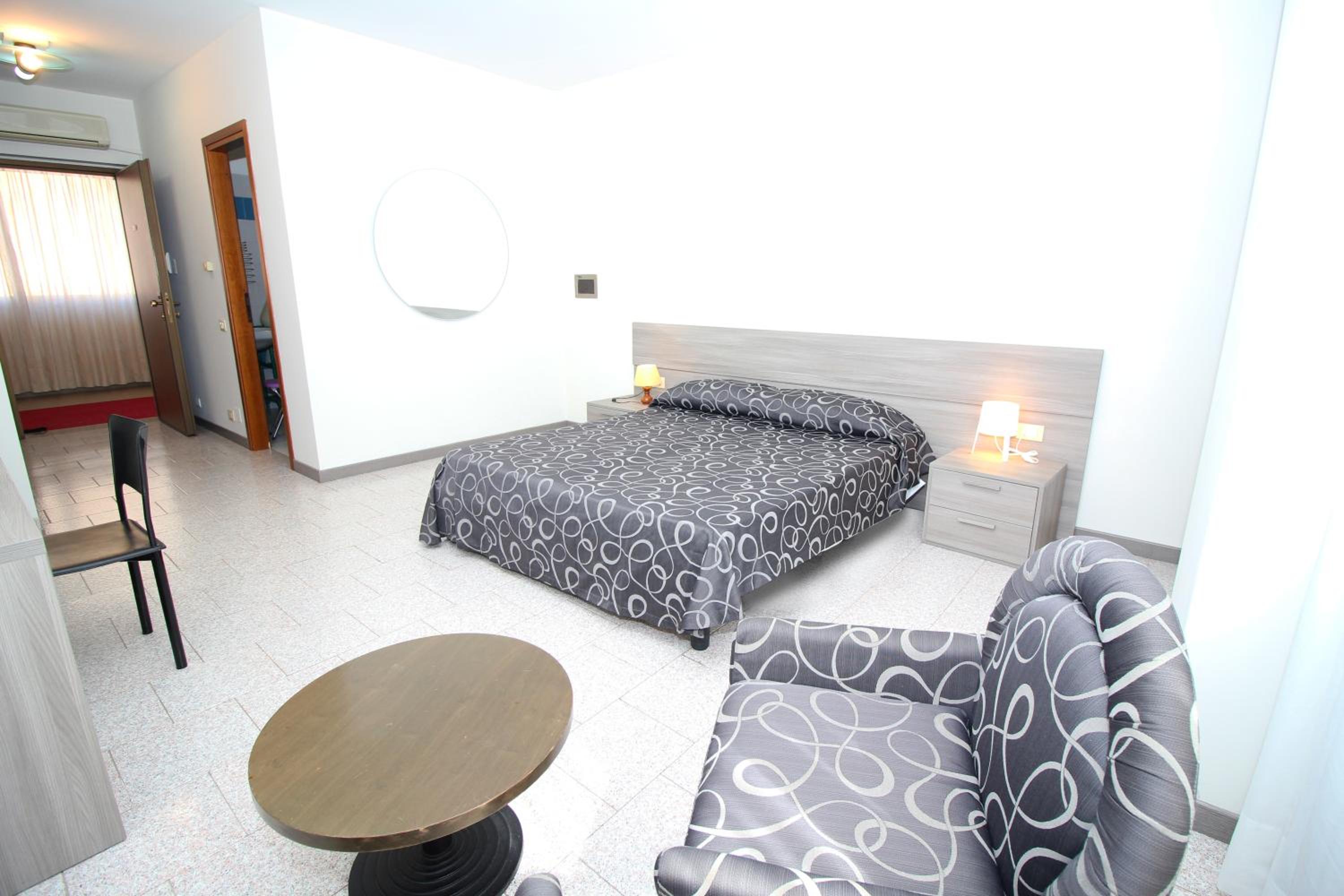 Triple Room - Photo 7