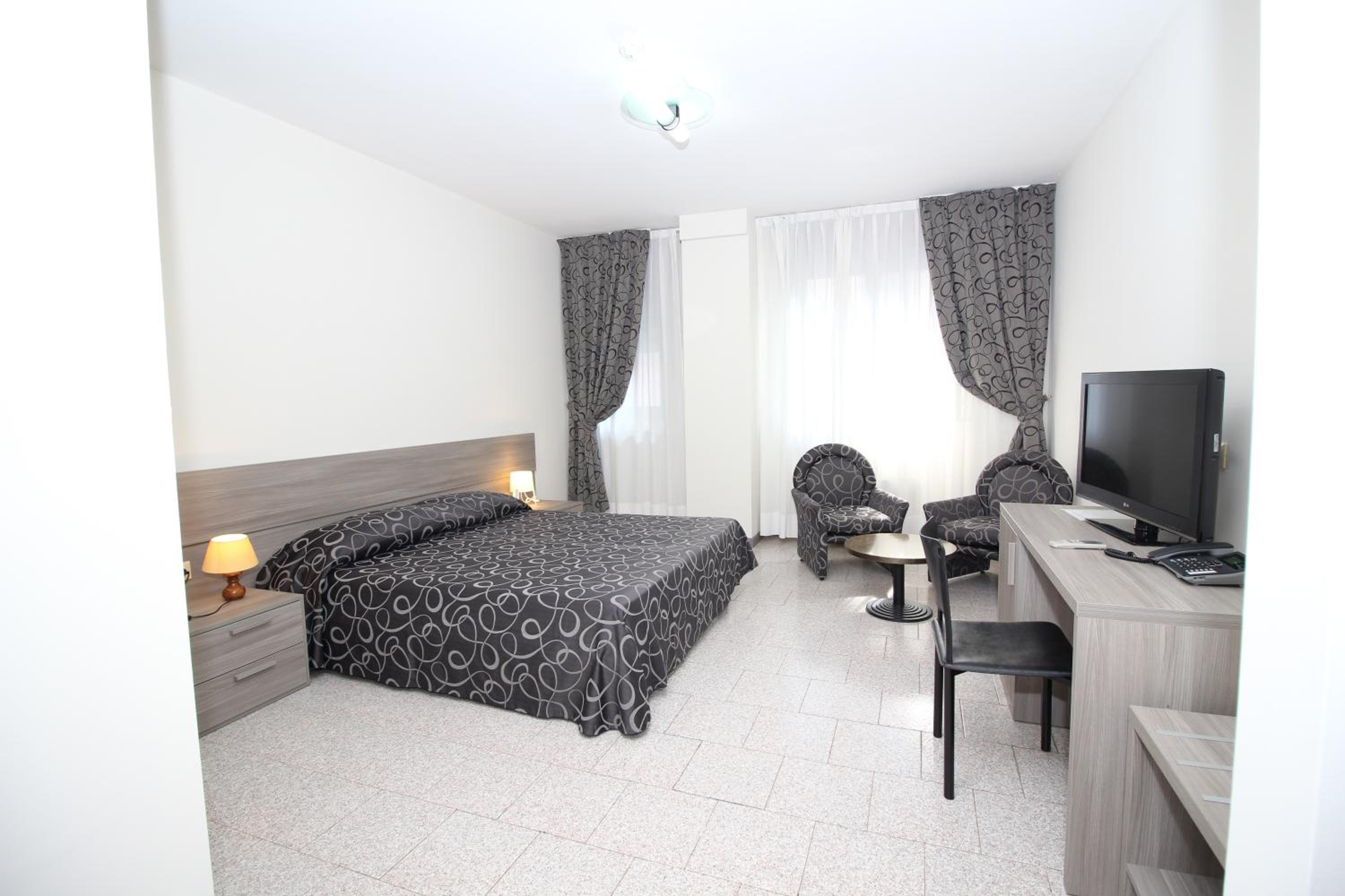 Triple Room - Photo 8