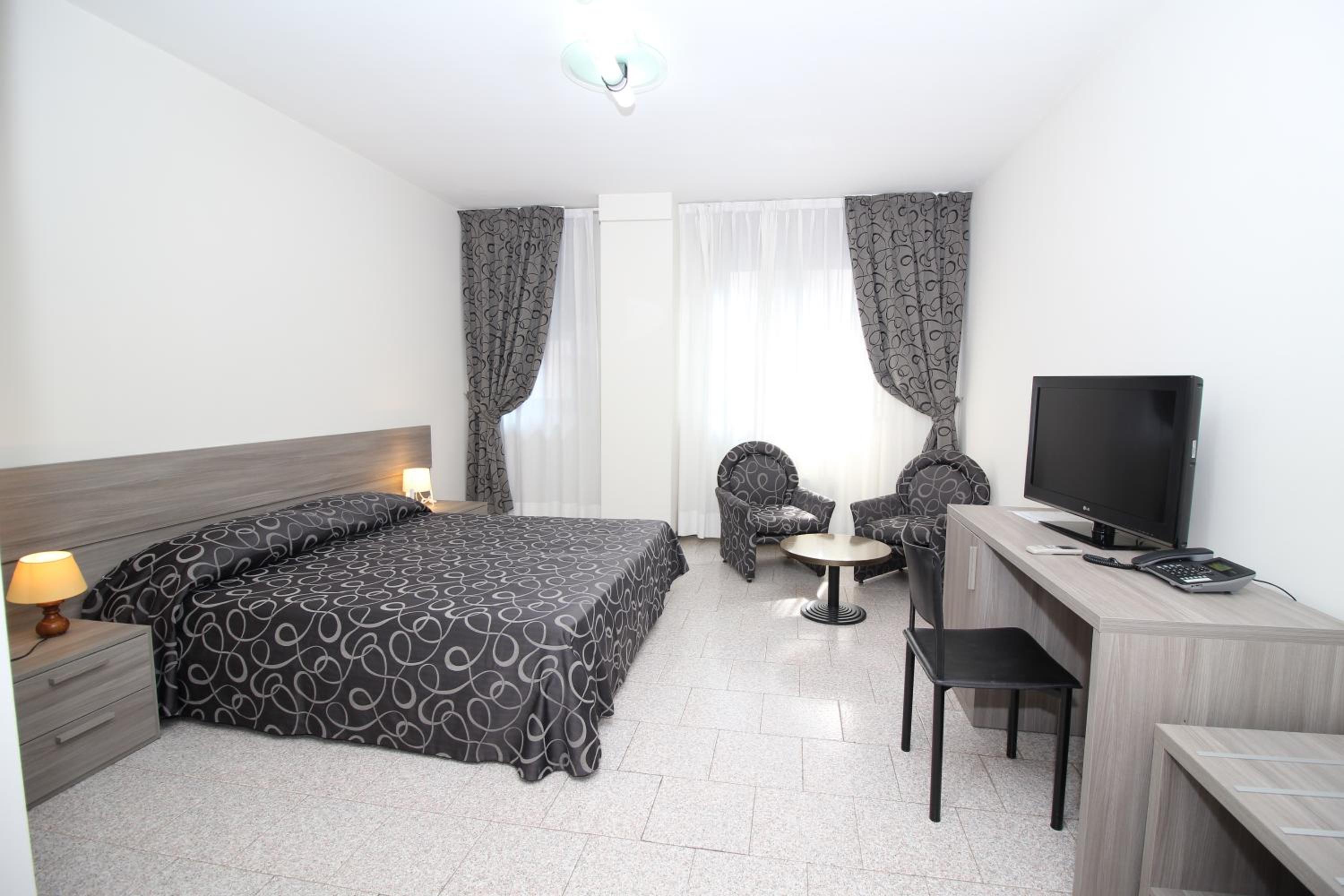 Triple Room - Photo 9