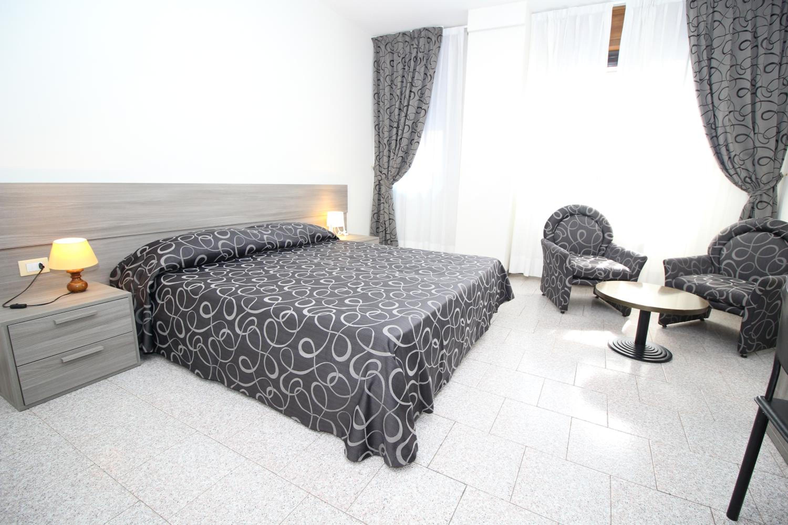 Triple Room - Photo 10