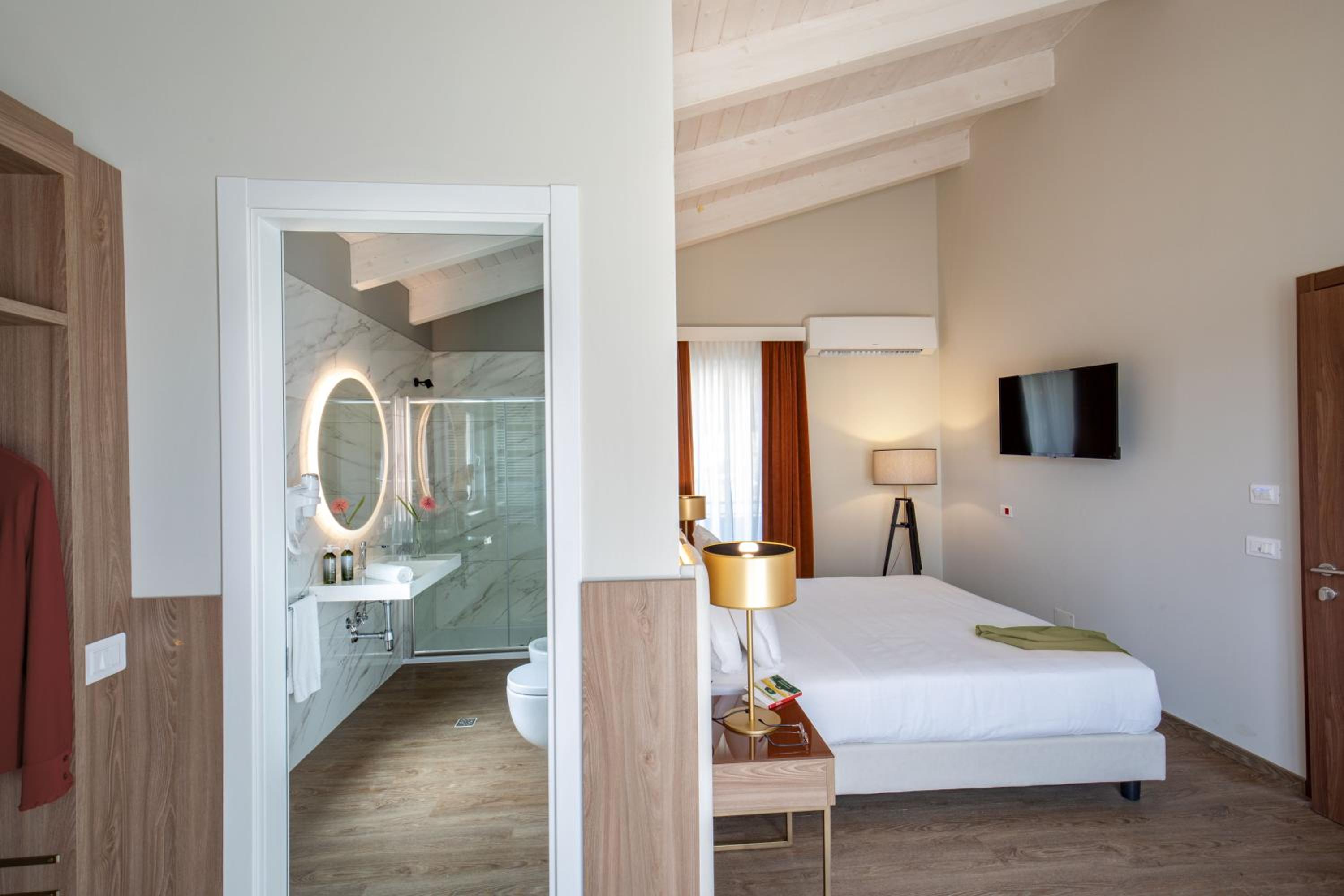 Superior Double or Twin Room photo 2
