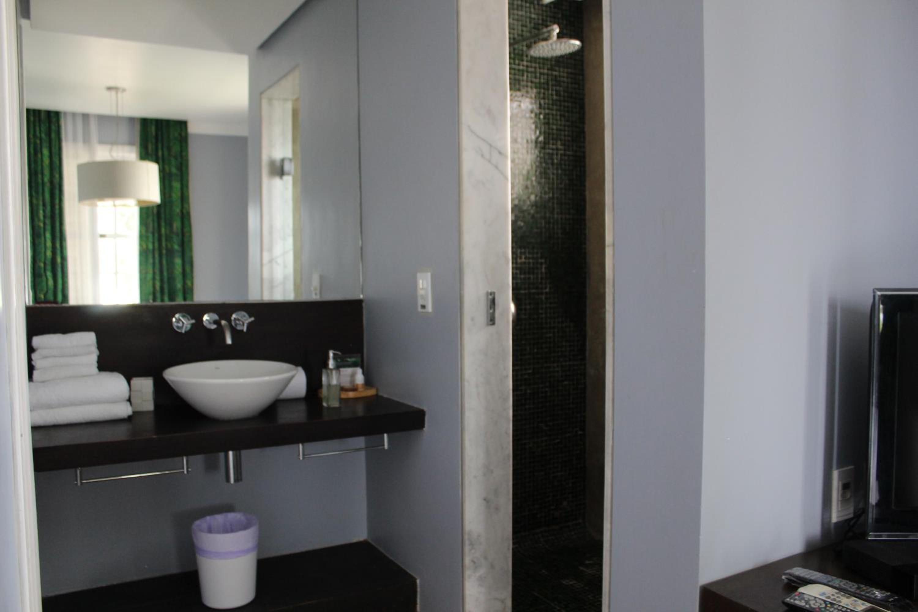 Standard Suite - Photo 2
