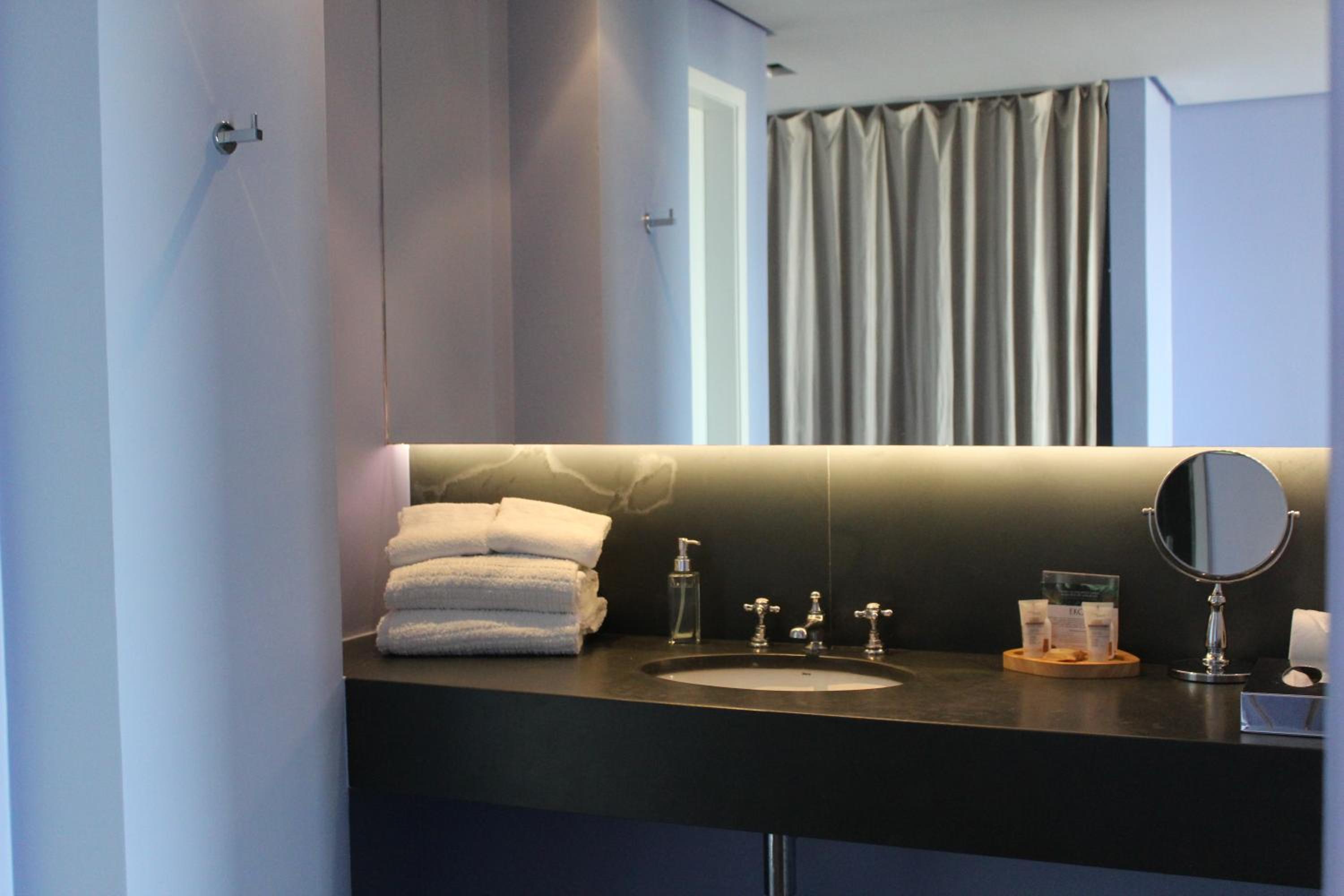 Superior Suite with Sea View - Photo 6